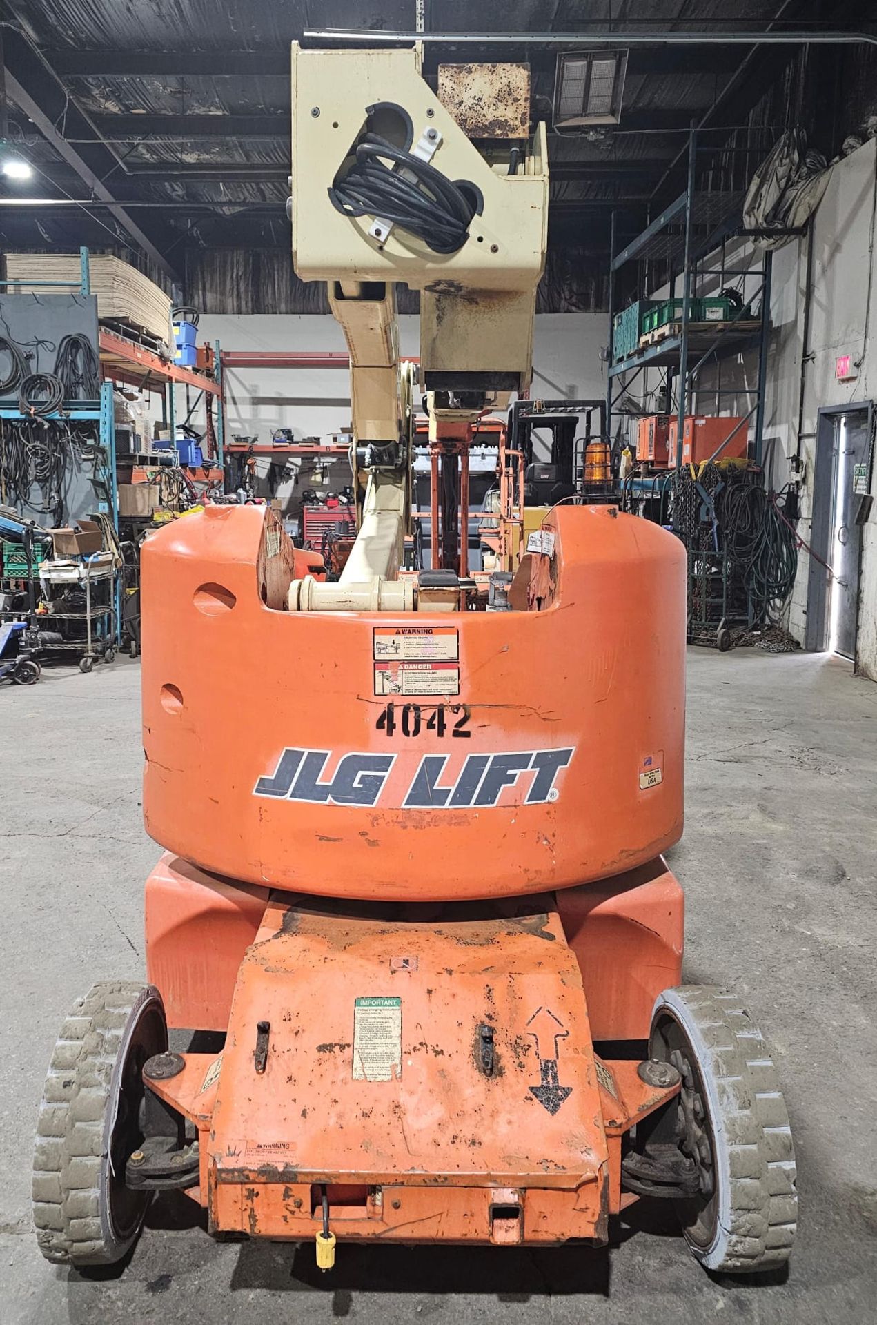 2006 JLG LIFT E400AJP Articulating Zoom Boom Lift - Narrow 500 lbs VERY LOW HOURS - 40ft lift height - Image 4 of 9