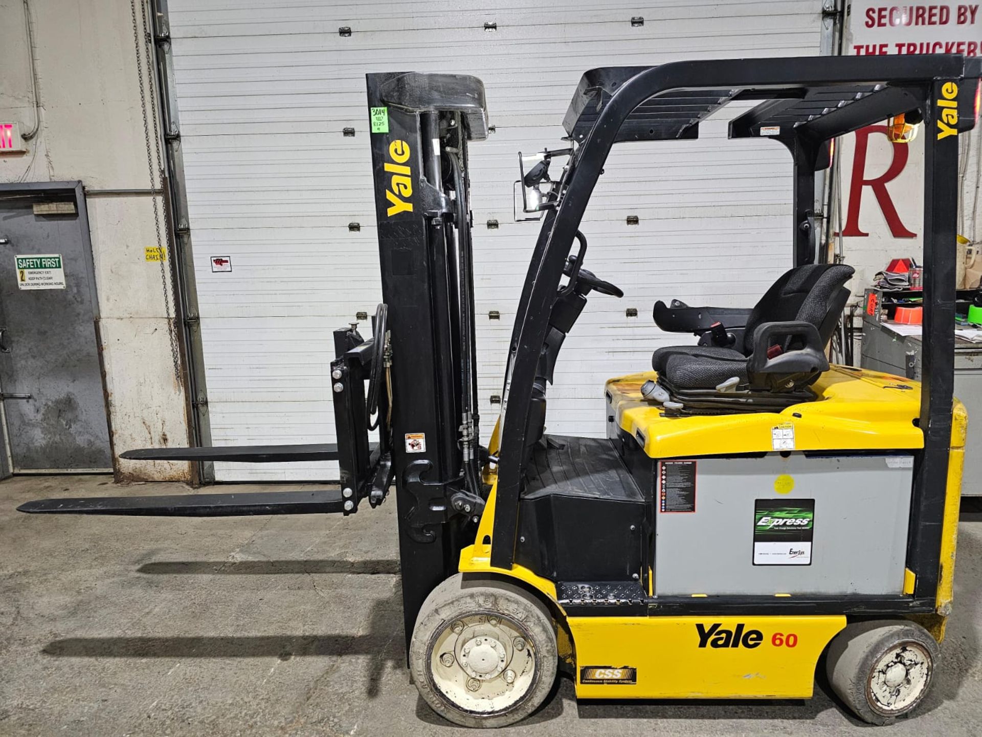 2017 Yale 6,000lbs Capacity Forklift Electric 48V with 3-STAGE MAST with 188" lift and height with 4