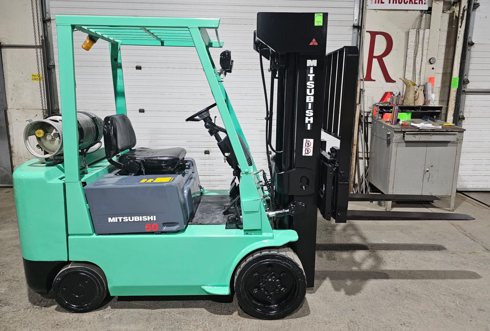 Mitsubishi 5,000lbs Capacity LPG (Propane) Forklift with sideshift 4- STAGE MAST 240" Load Height (