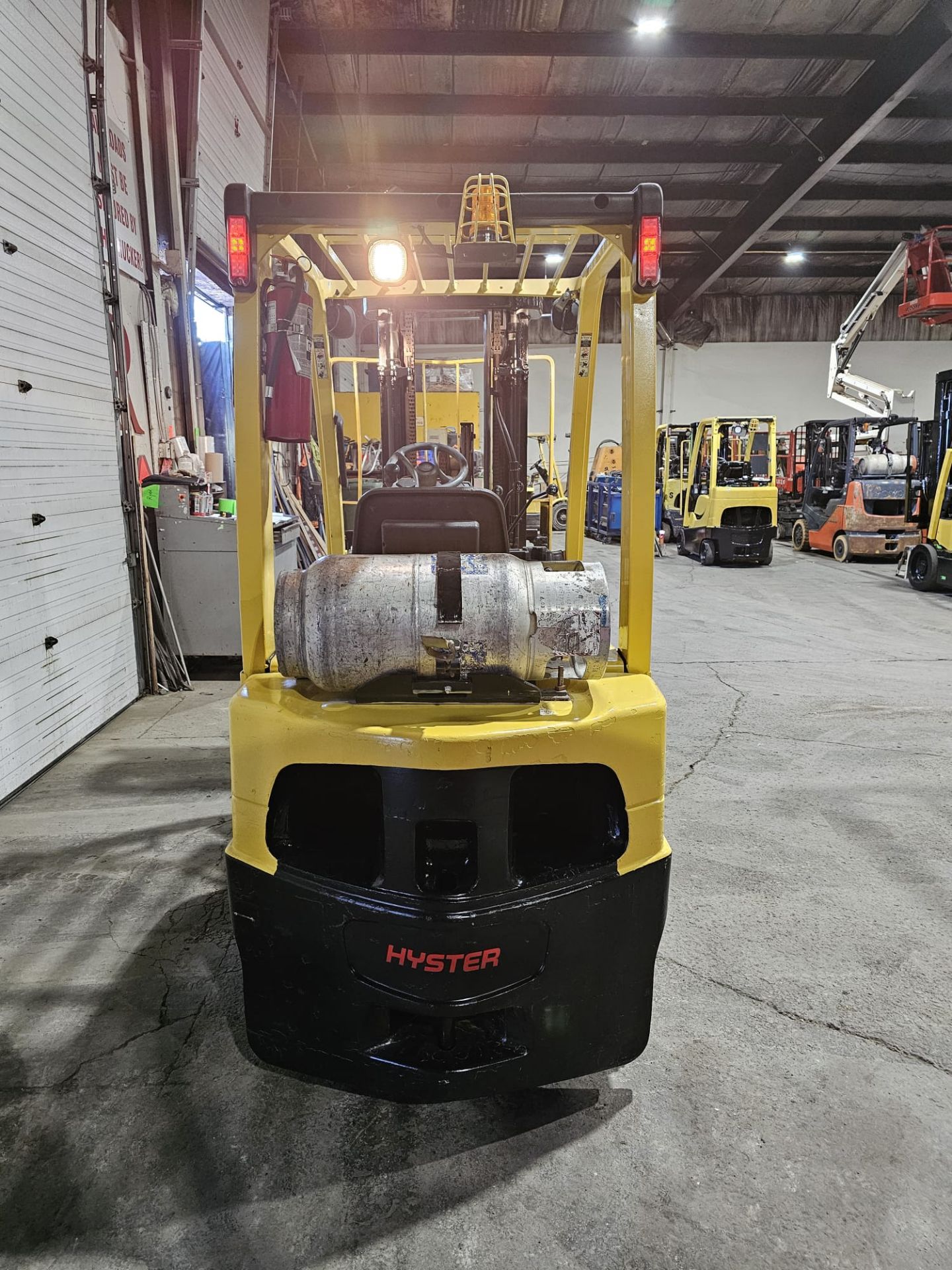 2014 Hyster 5,000lbs Forklift LPG (Propane) with 3-STAGE Mast & Sideshift & 72" Forks non-Marking - Bild 4 aus 6