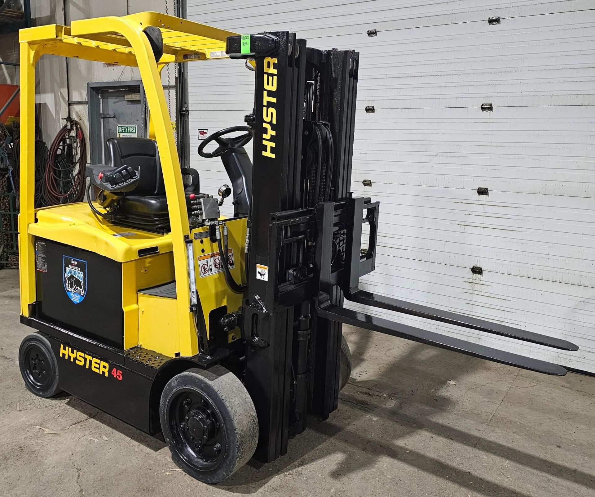 2010 Hyster 4,500lbs Capacity Electric Forklift 48v sideshift 3-STAGE MAST 189" load height - Image 9 of 11