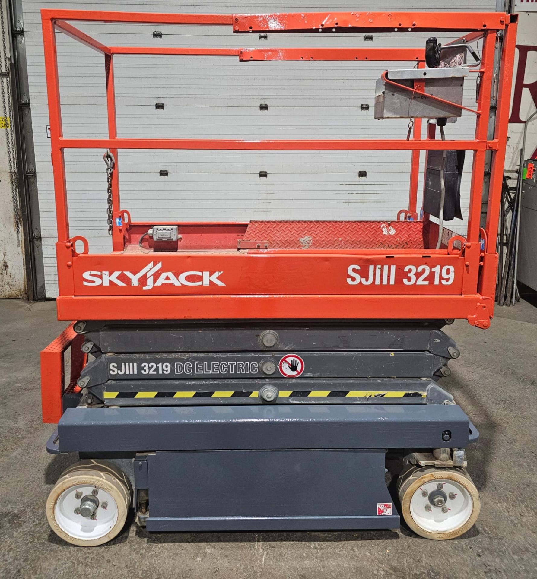 2013 Skyjack SjIII Model 3219 - 550lbs 2 person Capacity .Electric Motorized Scissor - Image 2 of 9