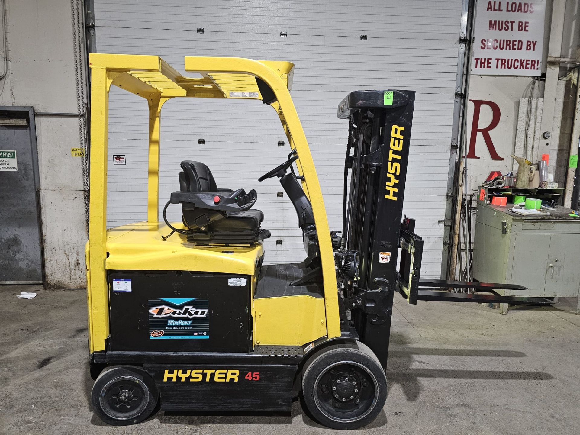 2017 Hyster 4,500lbs Capacity Forklift Electric 48V with sideshift & 3-STAGE MAST 187" load height