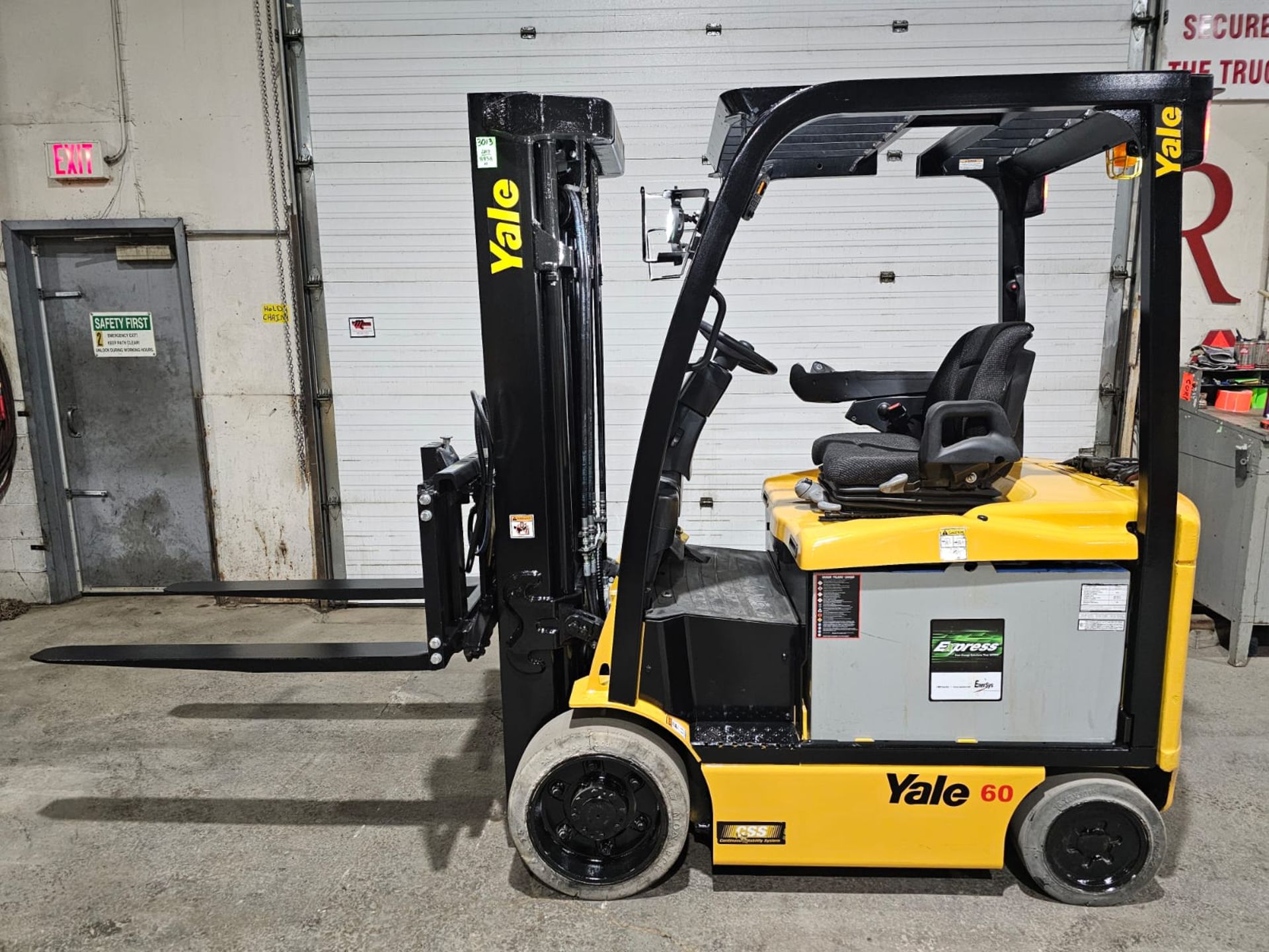 2017 Yale 6,000lbs Capacity Forklift Electric 48V with 3-STAGE MAST with 4 functions and Non marking