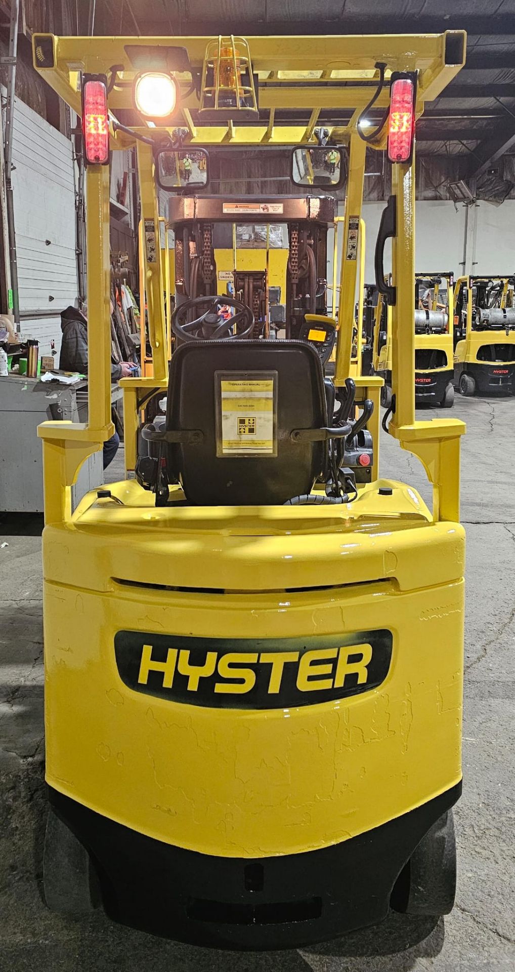 2014 Hyster 5,000lbs Capacity Electric Forklift 36V with sideshift 3-STAGE MAST 189" load height - Image 4 of 6