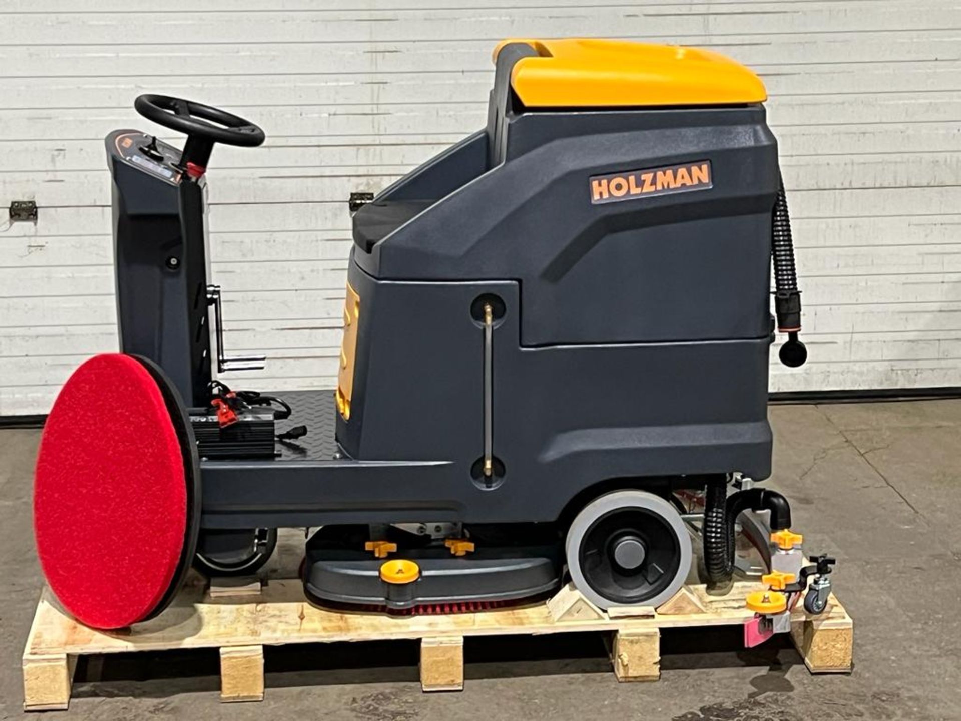 Holzman MINT RIDE ON Floor Sweeper Scrubber Unit model K70 - BRAND NEW with extra pads, digital - Image 3 of 6