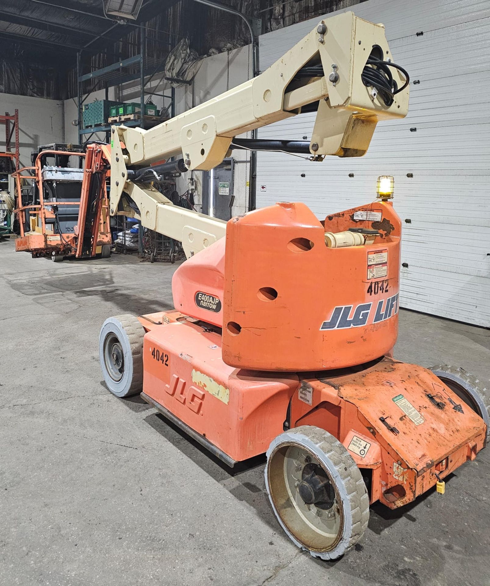 2006 JLG LIFT E400AJP Articulating Zoom Boom Lift - Narrow 500 lbs VERY LOW HOURS - 40ft lift height - Image 8 of 9