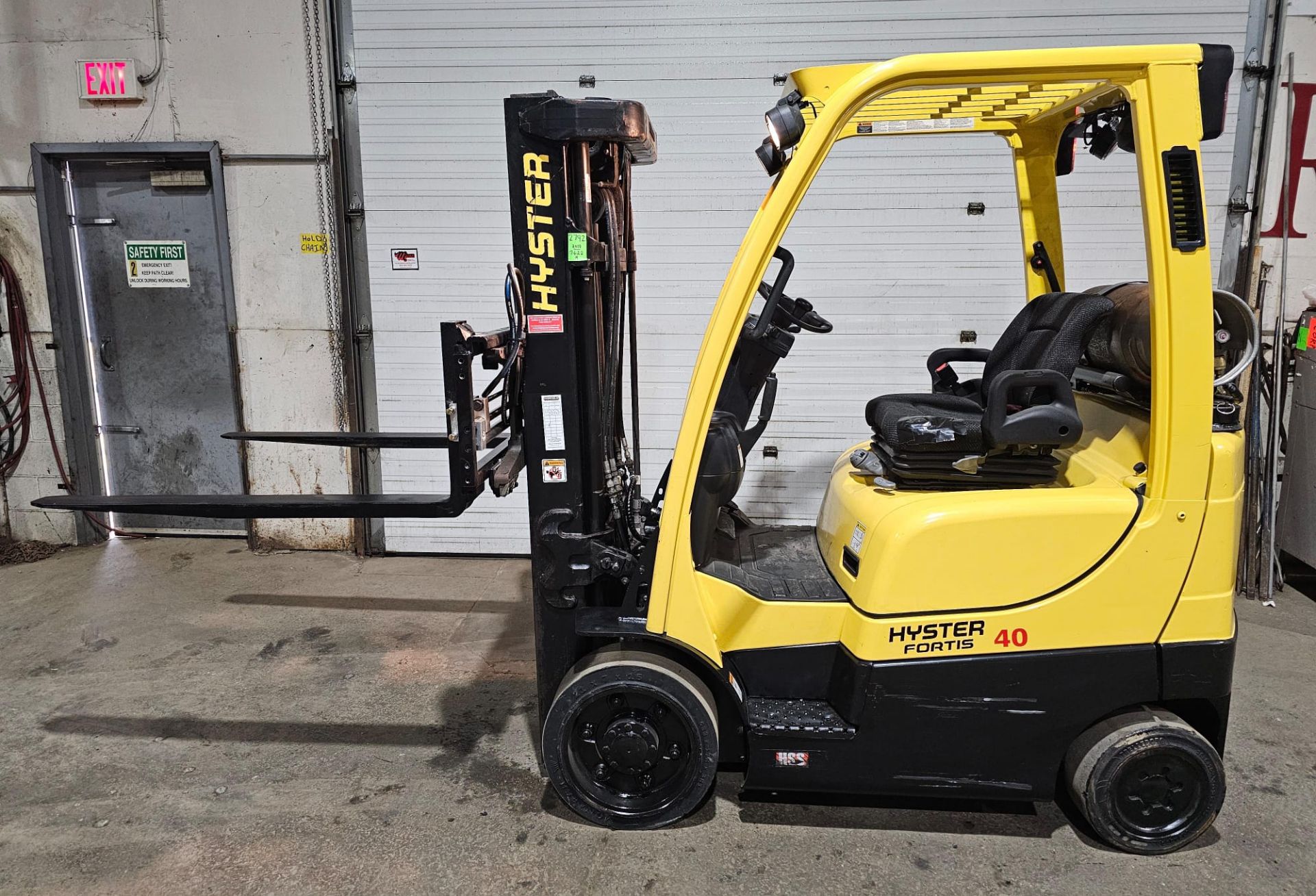 2019 Hyster 4,000lbs Capacity LPG (Propane) Forklift with sideshift 3-Stage Mast(no propane tank