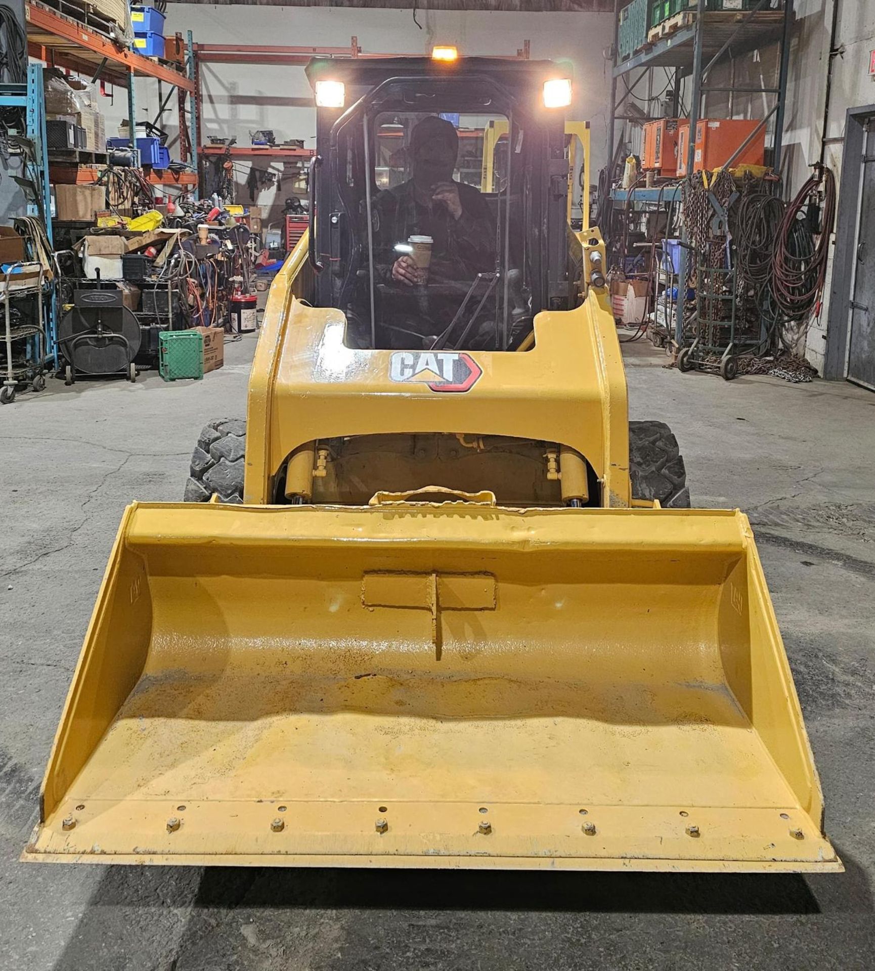 2011 CAT 216B3 SKID STEER LOADER OUTDOOR DIESEL with fully enclosed with heating - Image 7 of 9