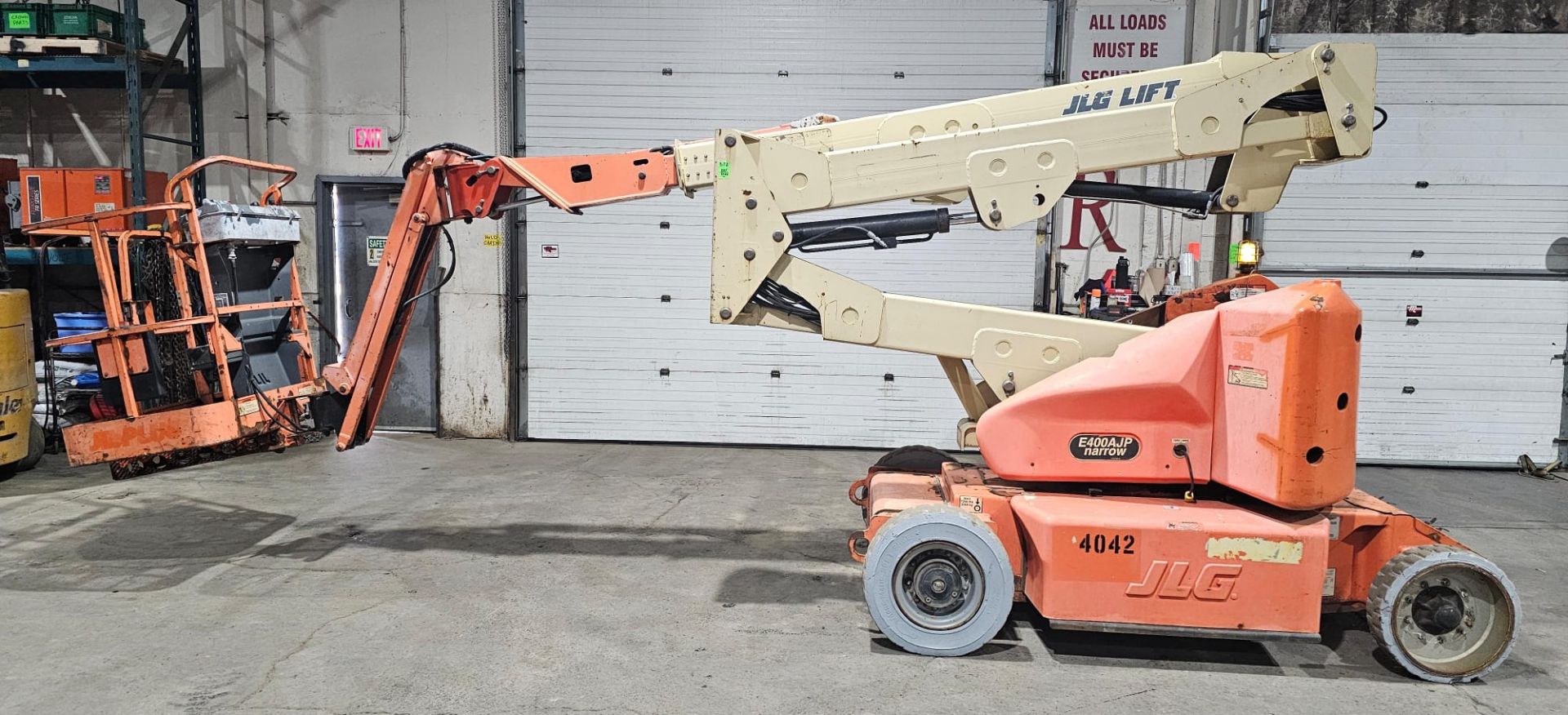 2006 JLG LIFT E400AJP Articulating Zoom Boom Lift - Narrow 500 lbs VERY LOW HOURS - 40ft lift height - Image 6 of 9