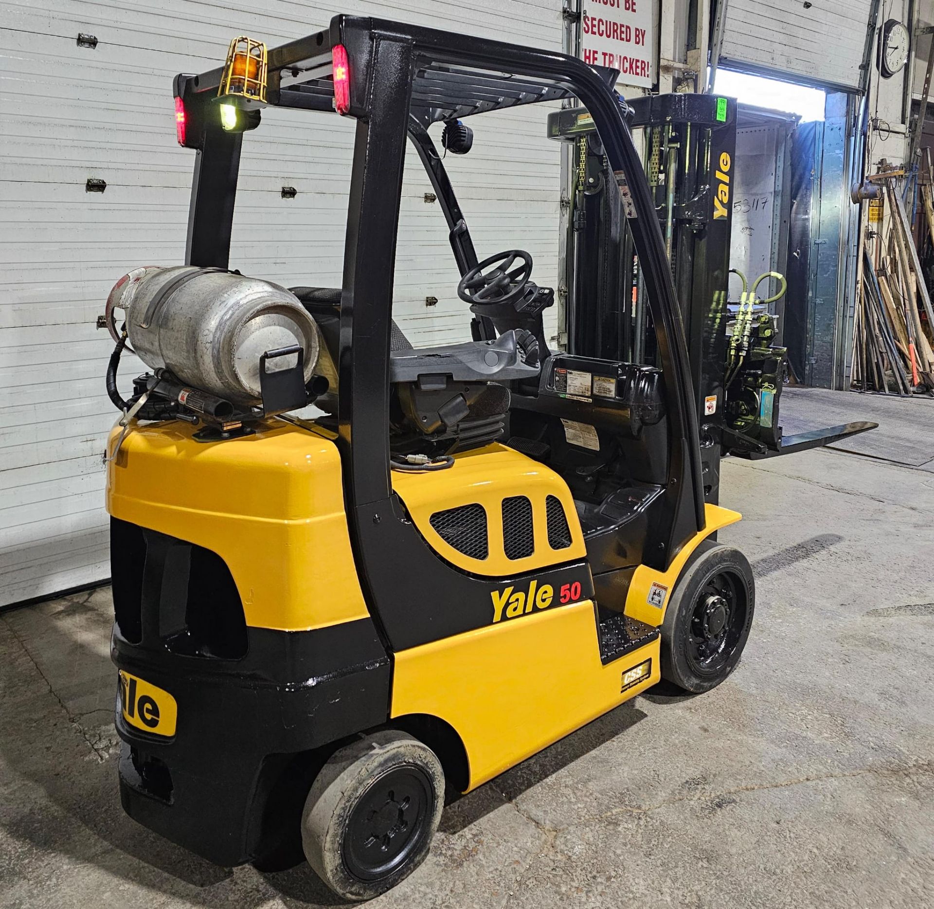 2016 Yale 5,000lbs Capacity LPG (Propane) Forklift with sideshift & Fork Positioner with 3-stage - Image 2 of 5