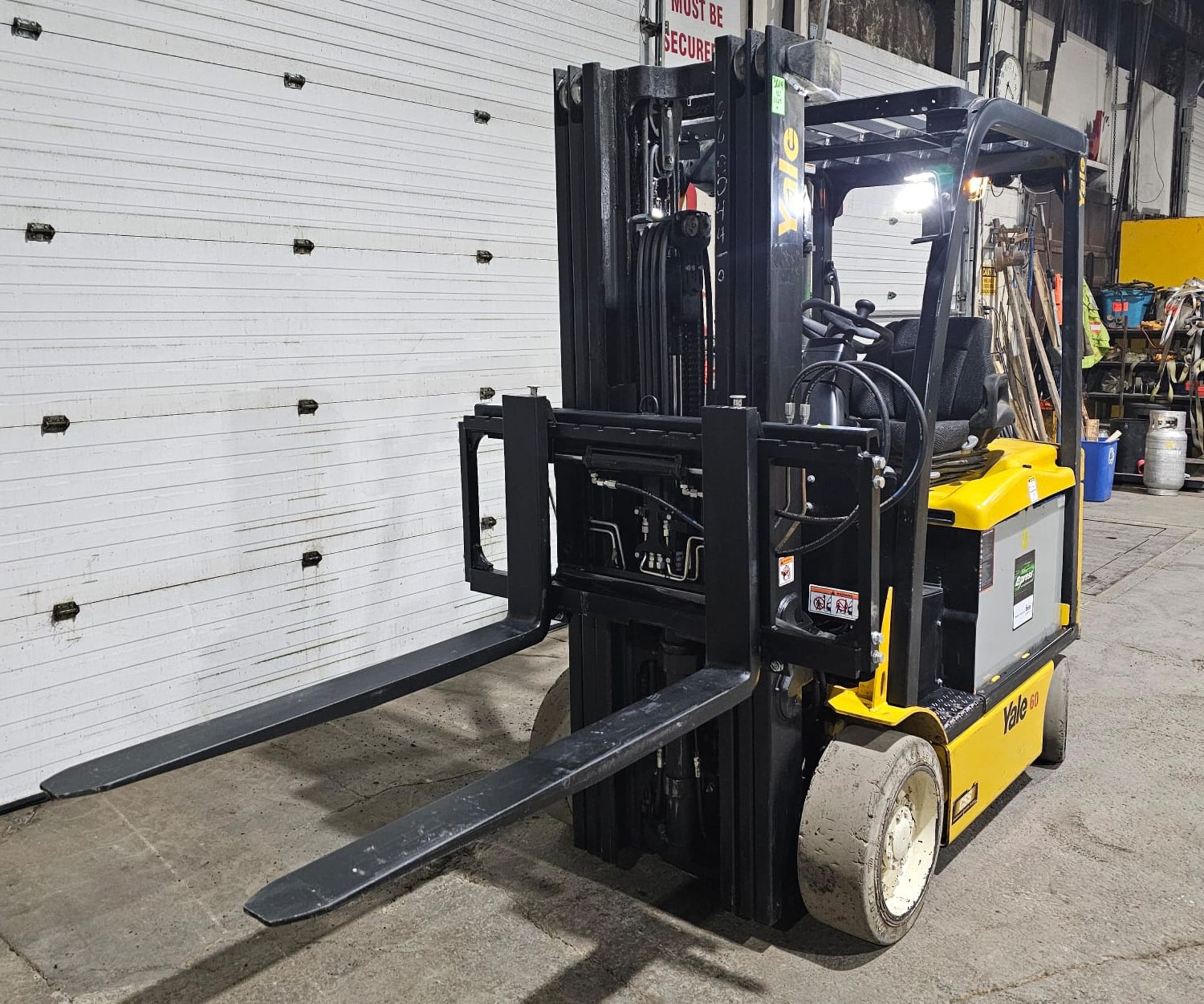 2017 Yale 6,000lbs Capacity Forklift Electric 48V with 3-STAGE MAST with 188" lift and height with 4 - Image 7 of 8