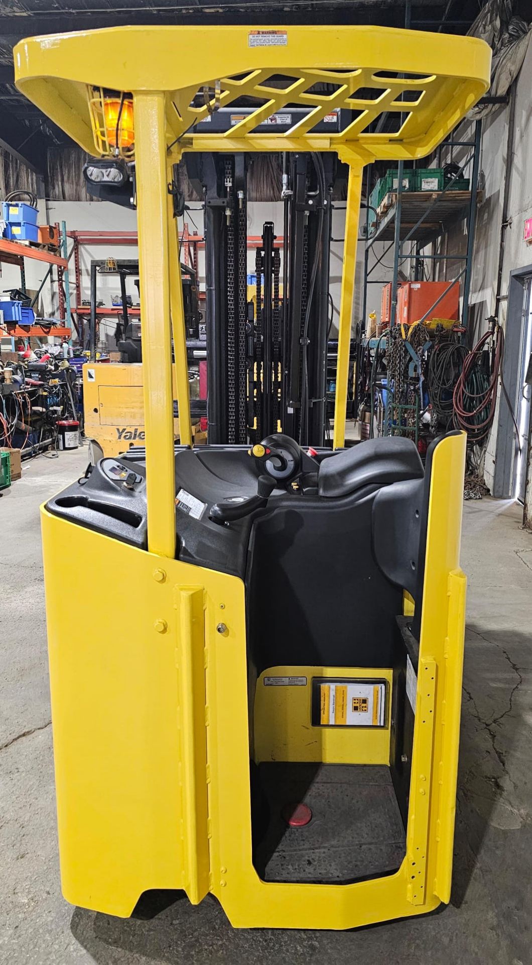 2018 Hyster 4,000lbs Capacity Stand-On Electric Forklift 36V sideshift 4-STAGE MAST 283" load height - Image 3 of 5
