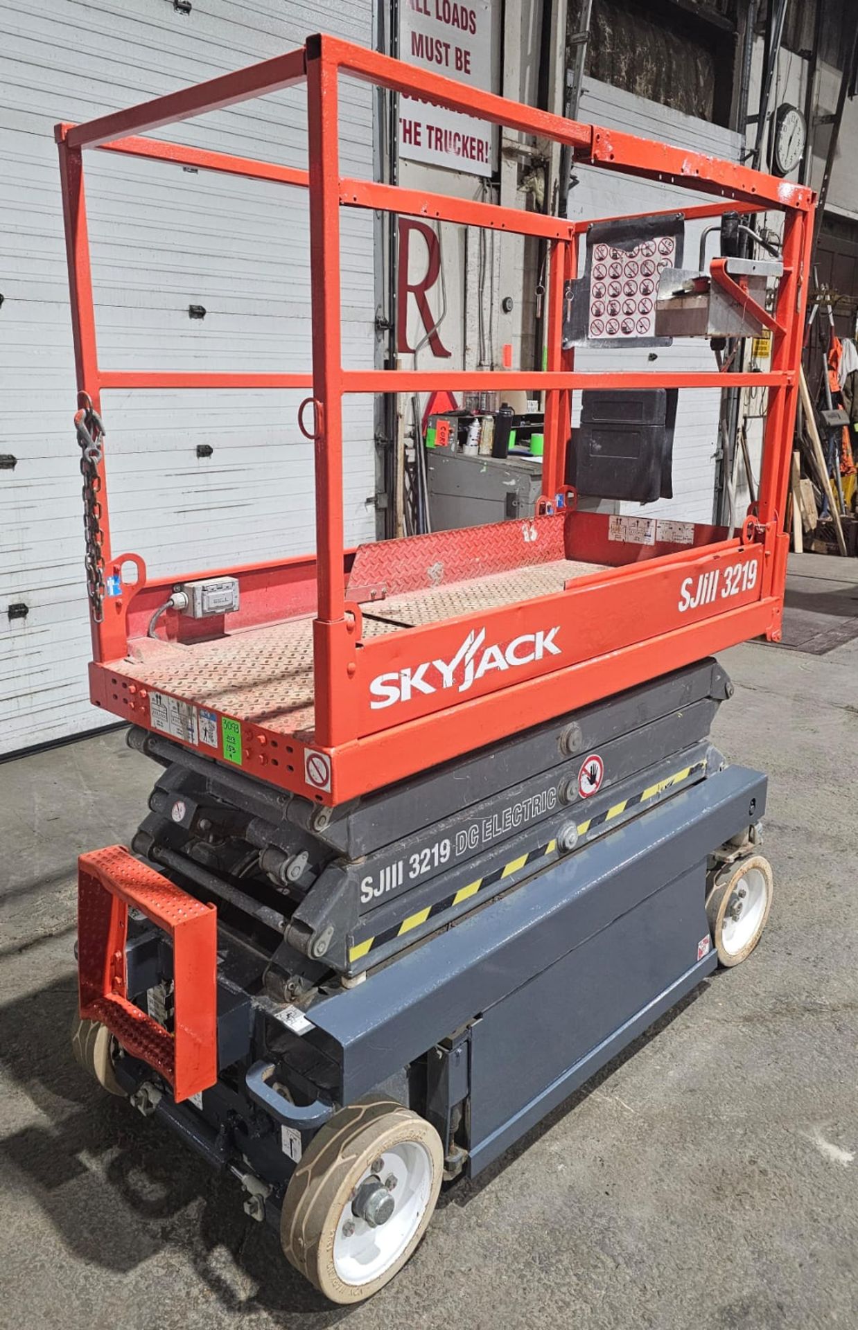 2013 Skyjack SjIII Model 3219 - 550lbs 2 person Capacity .Electric Motorized Scissor - Image 6 of 9