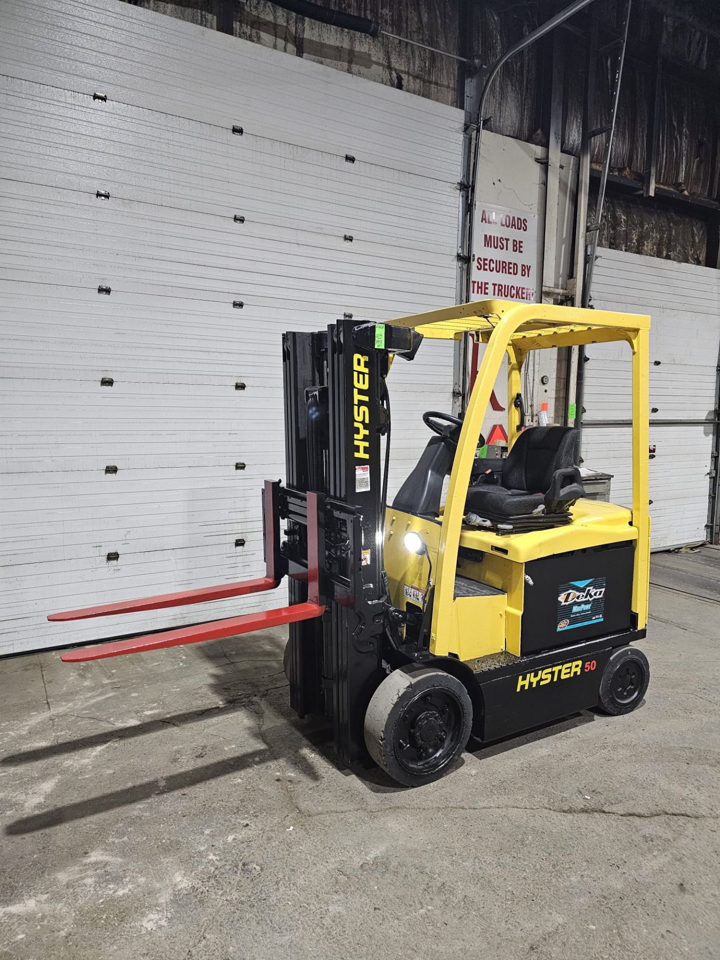 2014 Hyster 5,000lbs Forklift Electric 48V with 3-STAGE Mast & Sideshift - 4-way Control with