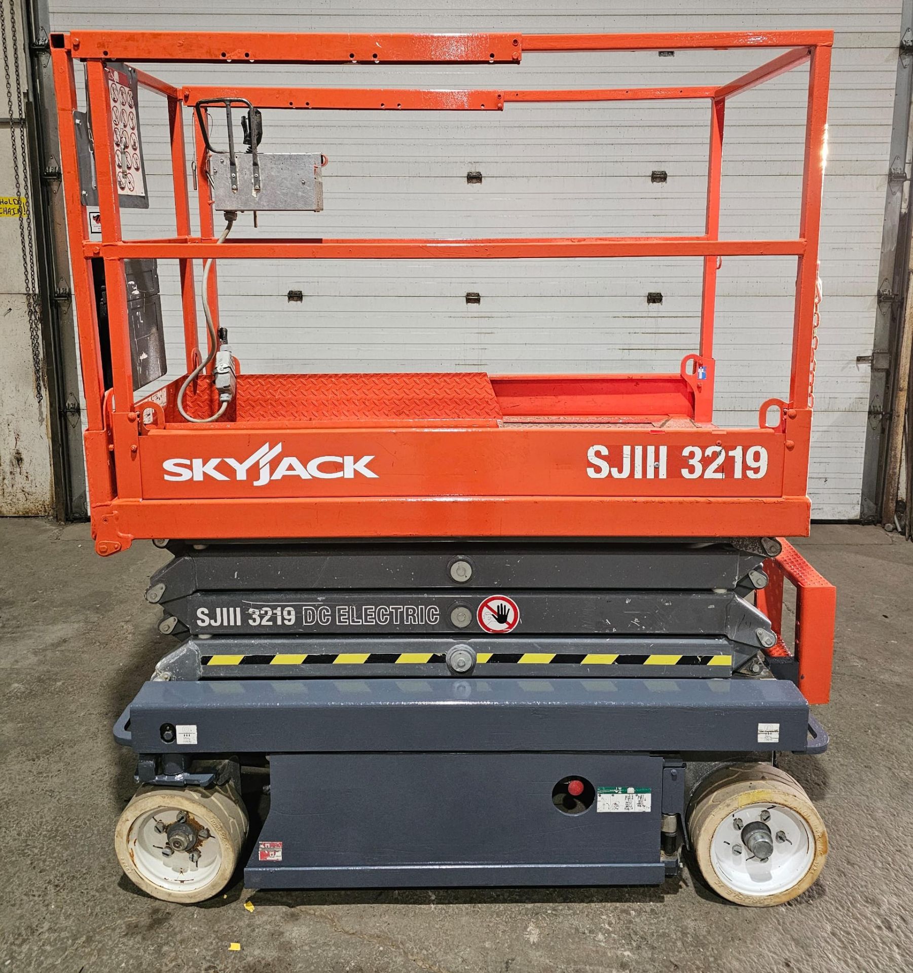 2013 Skyjack SJIII model 3219 - 550lbs Capacity Forklift Motorized Scissor Lift 24V 19ft lift height