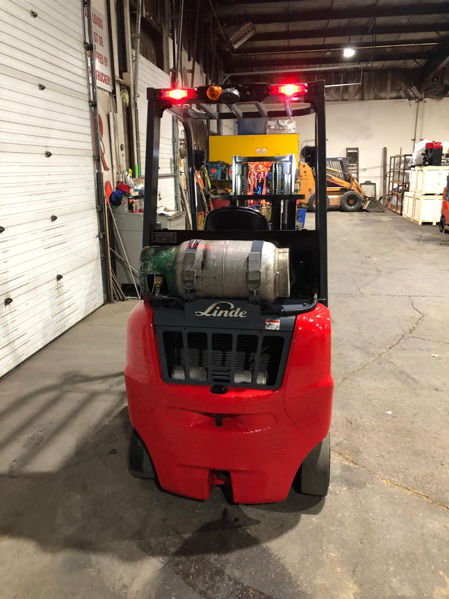 2013 Linde 5000lbs Capacity LPG (Propane) INDOOR Forklift with sideshift (no propane tank included) - Image 4 of 5