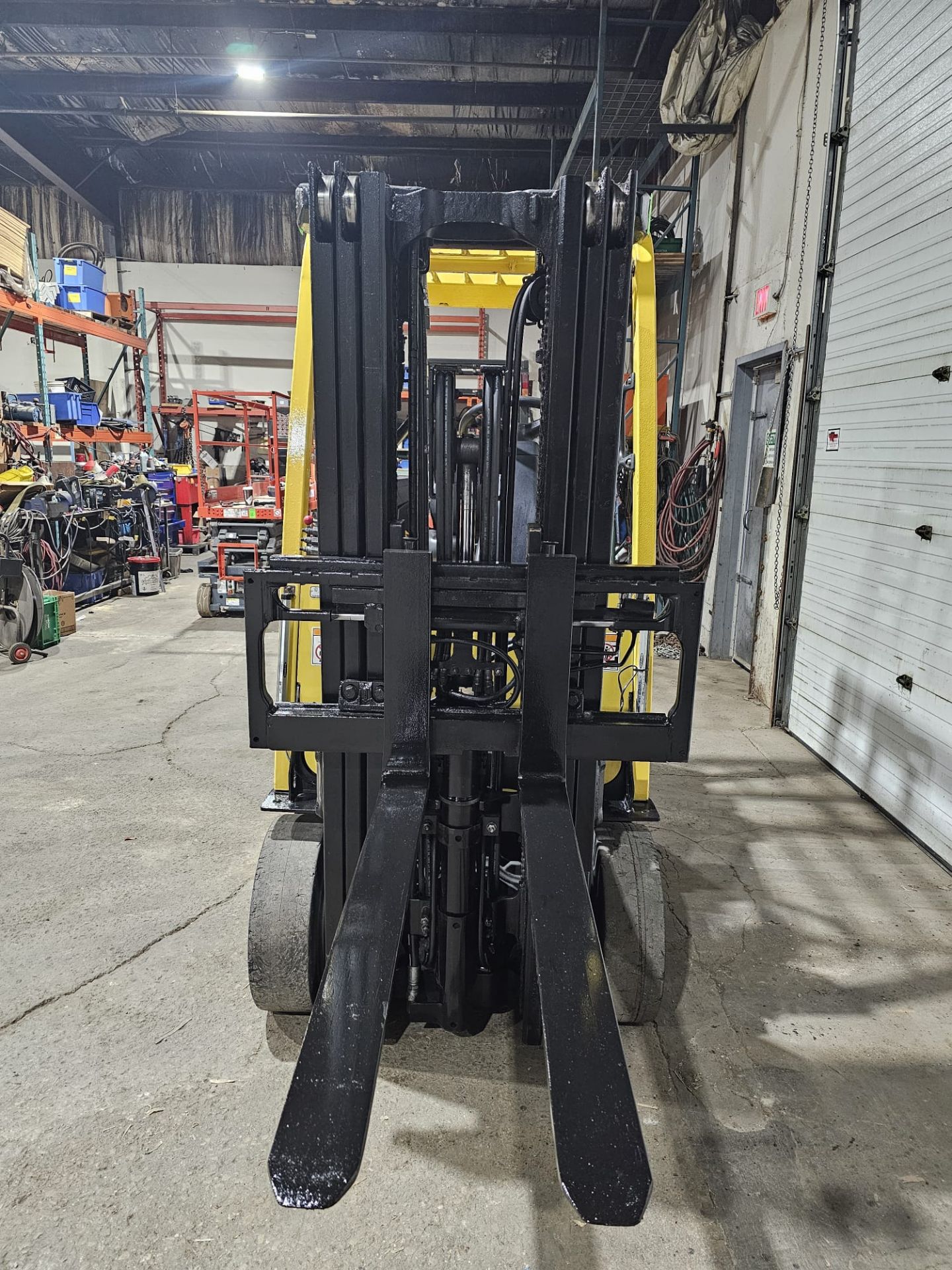 2010 Hyster 4,500lbs Capacity Electric Forklift 48v sideshift 3-STAGE MAST 189" load height - Image 10 of 11