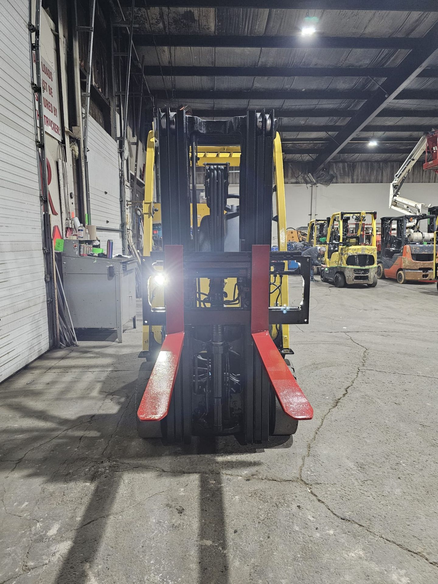 2014 Hyster 5,000lbs Forklift Electric 48V with 3-STAGE Mast & Sideshift - 4-way Control with - Image 2 of 6
