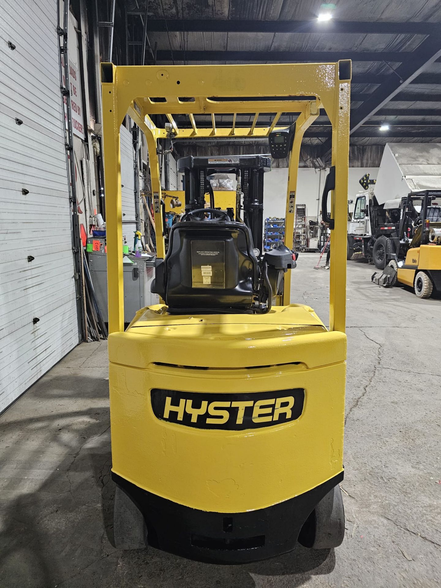 2010 Hyster 4,500lbs Capacity Electric Forklift 48v sideshift 3-STAGE MAST 189" load height - Image 6 of 11