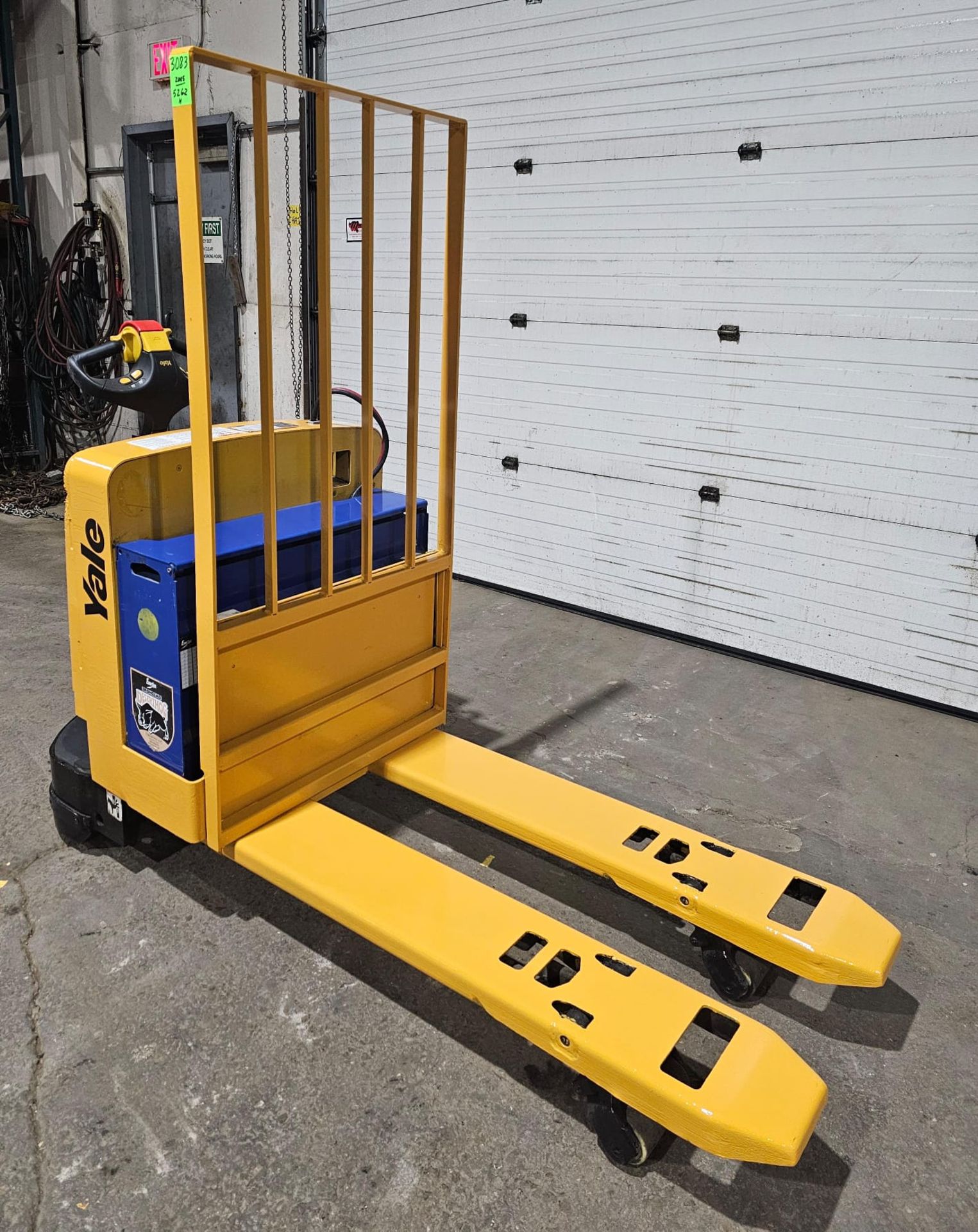 2005 Yale Walkie 6,500lbs Capacity Electric Forklift 12V WITH LOW HOURS - Image 4 of 5
