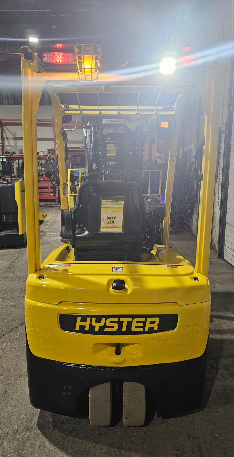 2017 Hyster 3,500lbs Capacity 3-Wheel Forklift Electric 36V with sideshift positioner & 3-STAGE MAST - Image 6 of 7