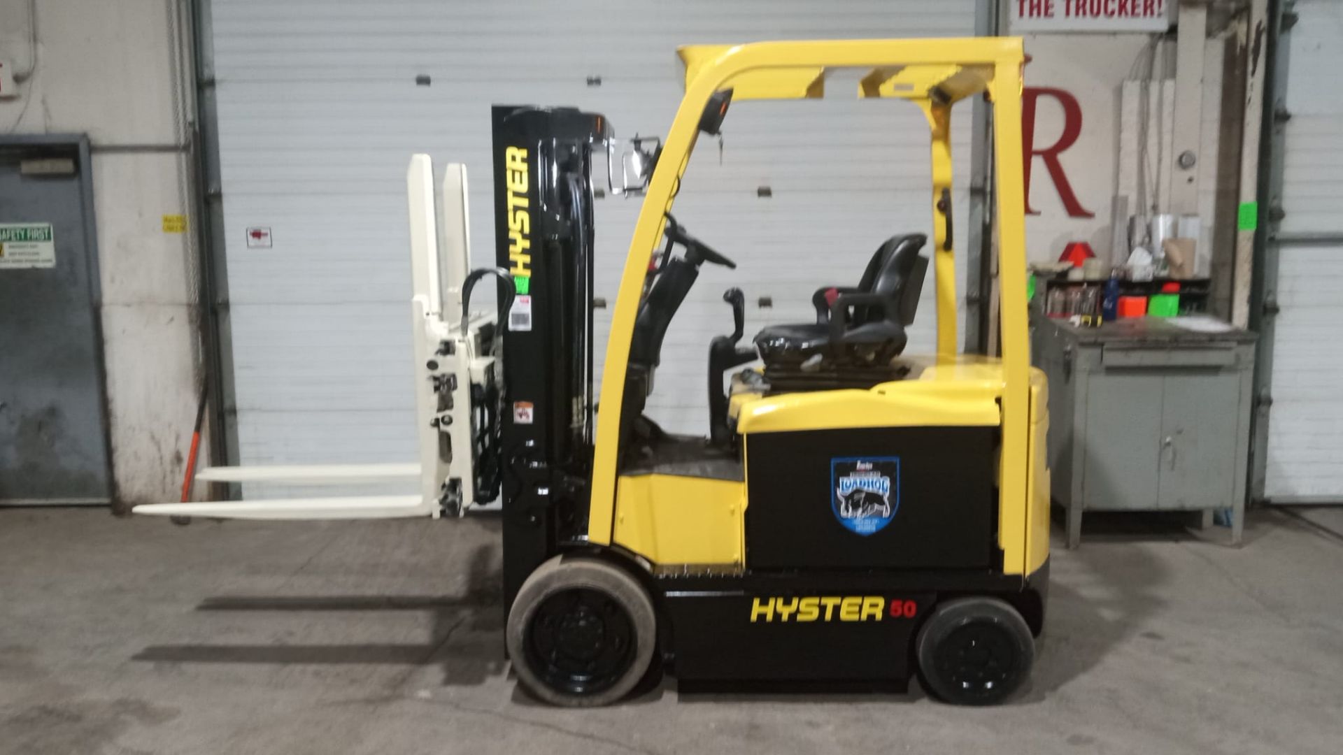 2018 Hyster 5,000lbs Capacity Forklift Electric with 48V Battery & 3-STAGE MAST with Sideshift