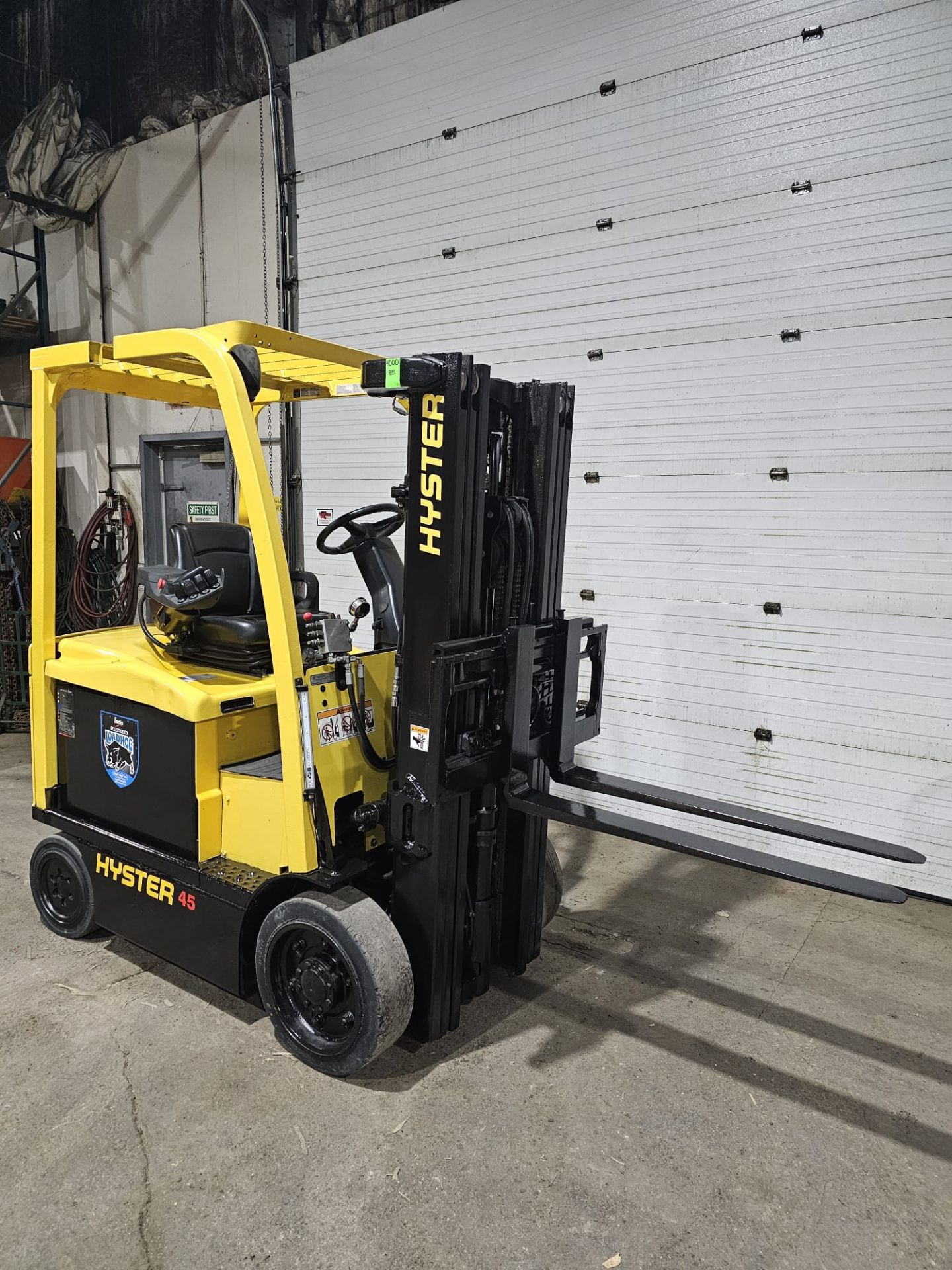 2010 Hyster 4,500lbs Capacity Electric Forklift 48v sideshift 3-STAGE MAST 189" load height - Image 8 of 11