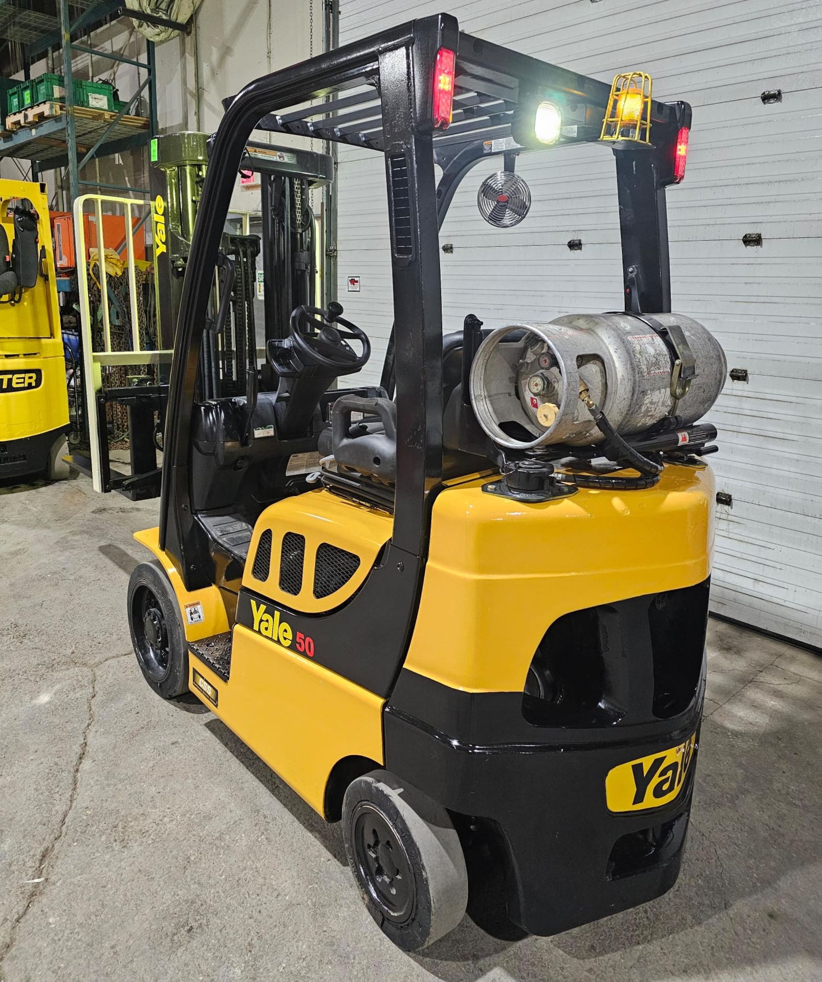 2016 Yale 5,000lbs Capacity LPG (Propane) Forklift 3-STAGE MAST with 4 functions 194.9" load - Bild 2 aus 6