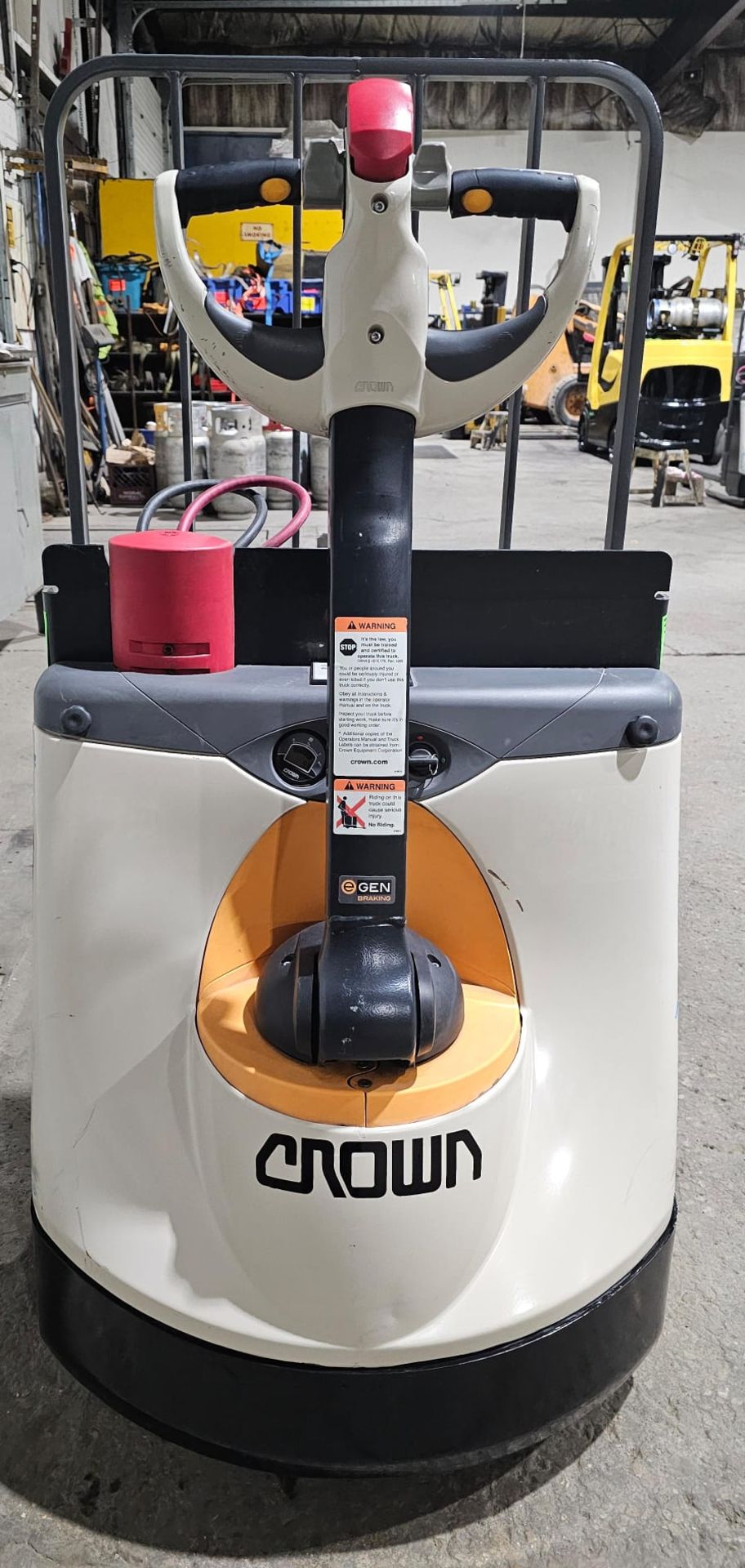 2020 Crown Walkie 4,500lbs Capacity Electric Forklift 24V with built in charger with VERY LOW HOURS - Image 4 of 6