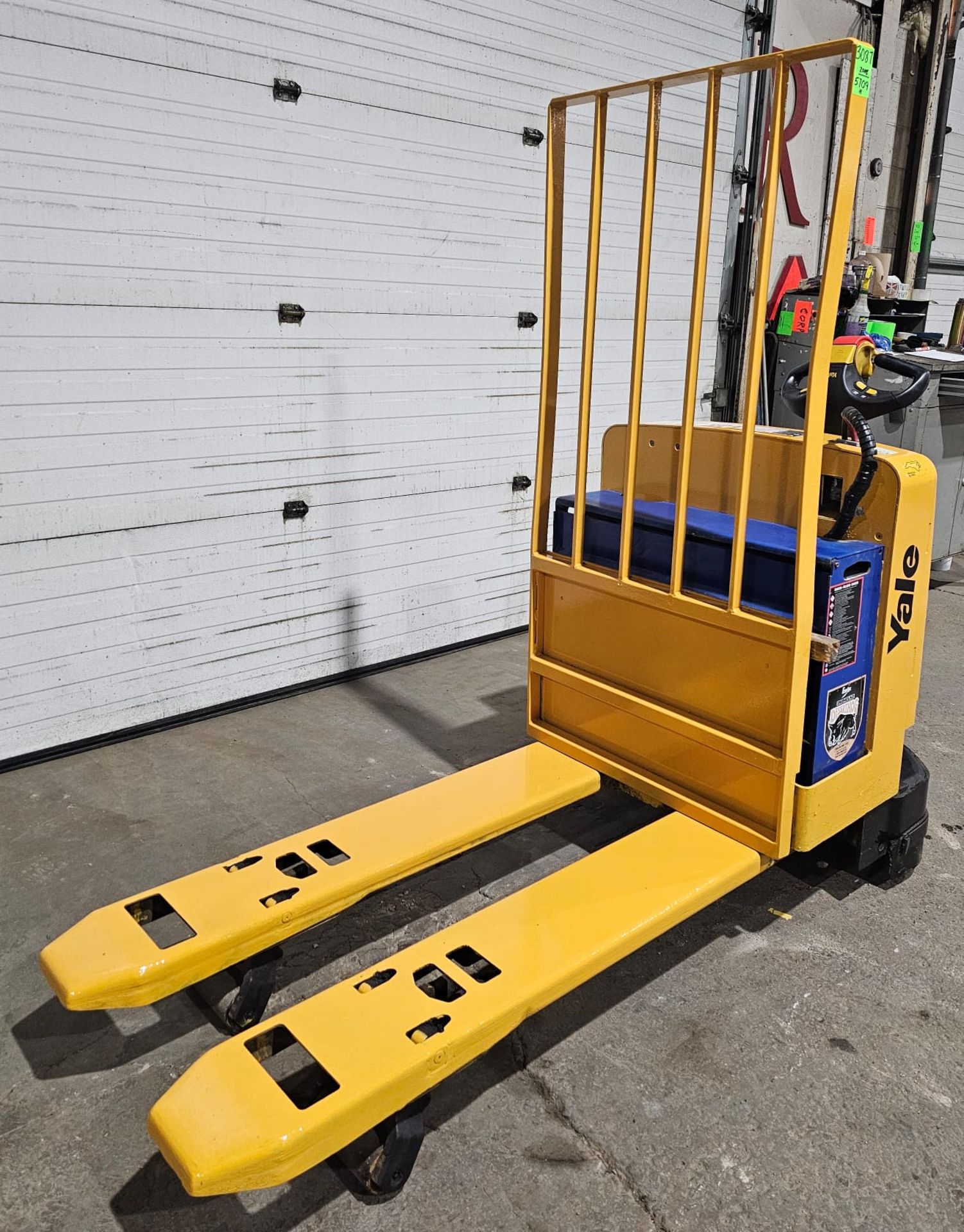 2008 Yale Walkie 6,500lbs Capacity Electric Forklift 24V WITH LOW HOURS - Image 3 of 6