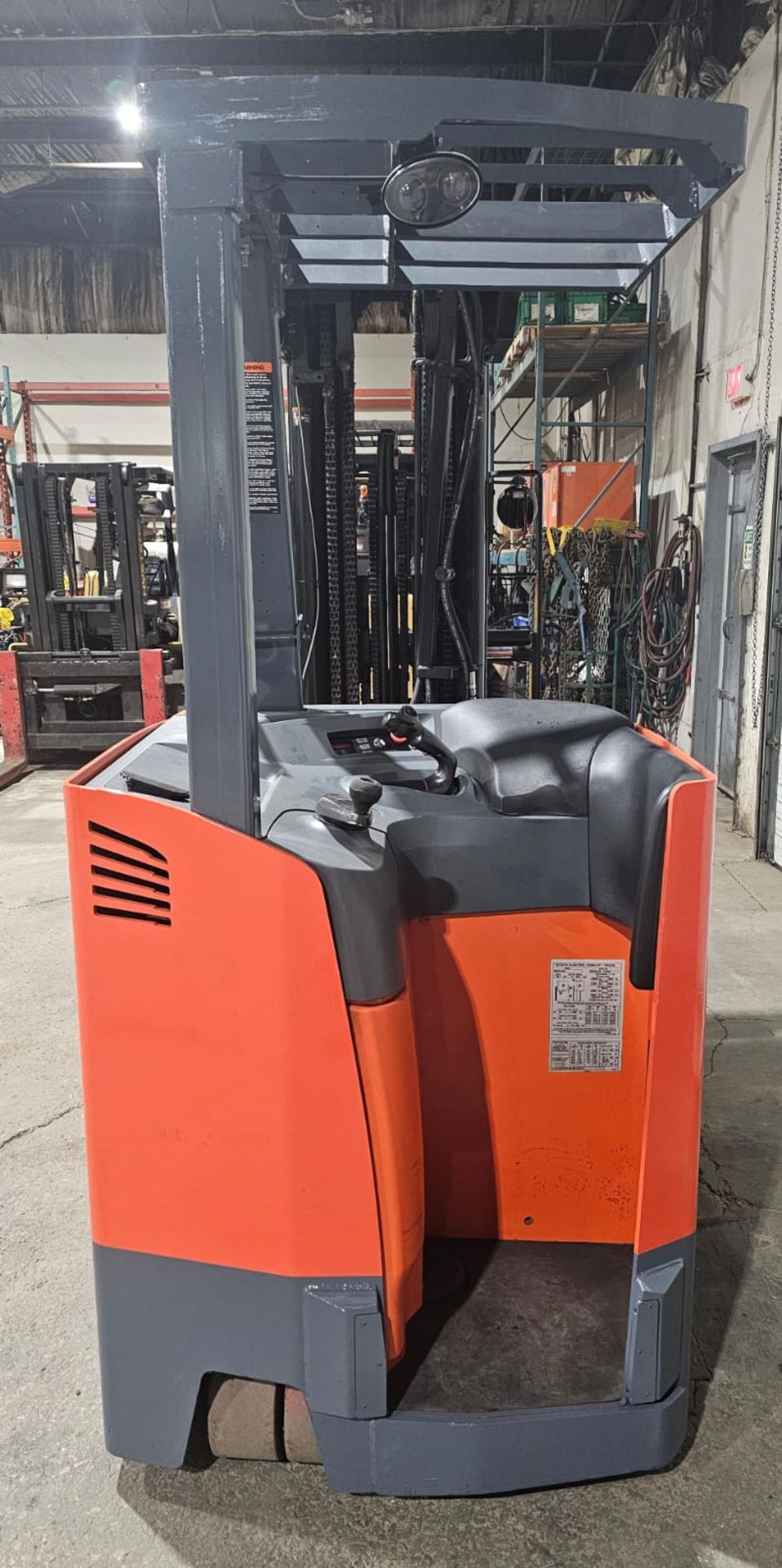 2017 Toyota 4,000lbs Capacity Forklift Electric 36V with sideshift 4-STAGE MAST 276" load height - Image 4 of 7