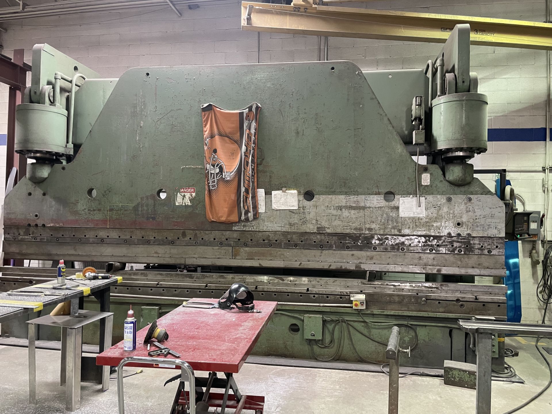 HYDRAULIC PRESS BRAKE