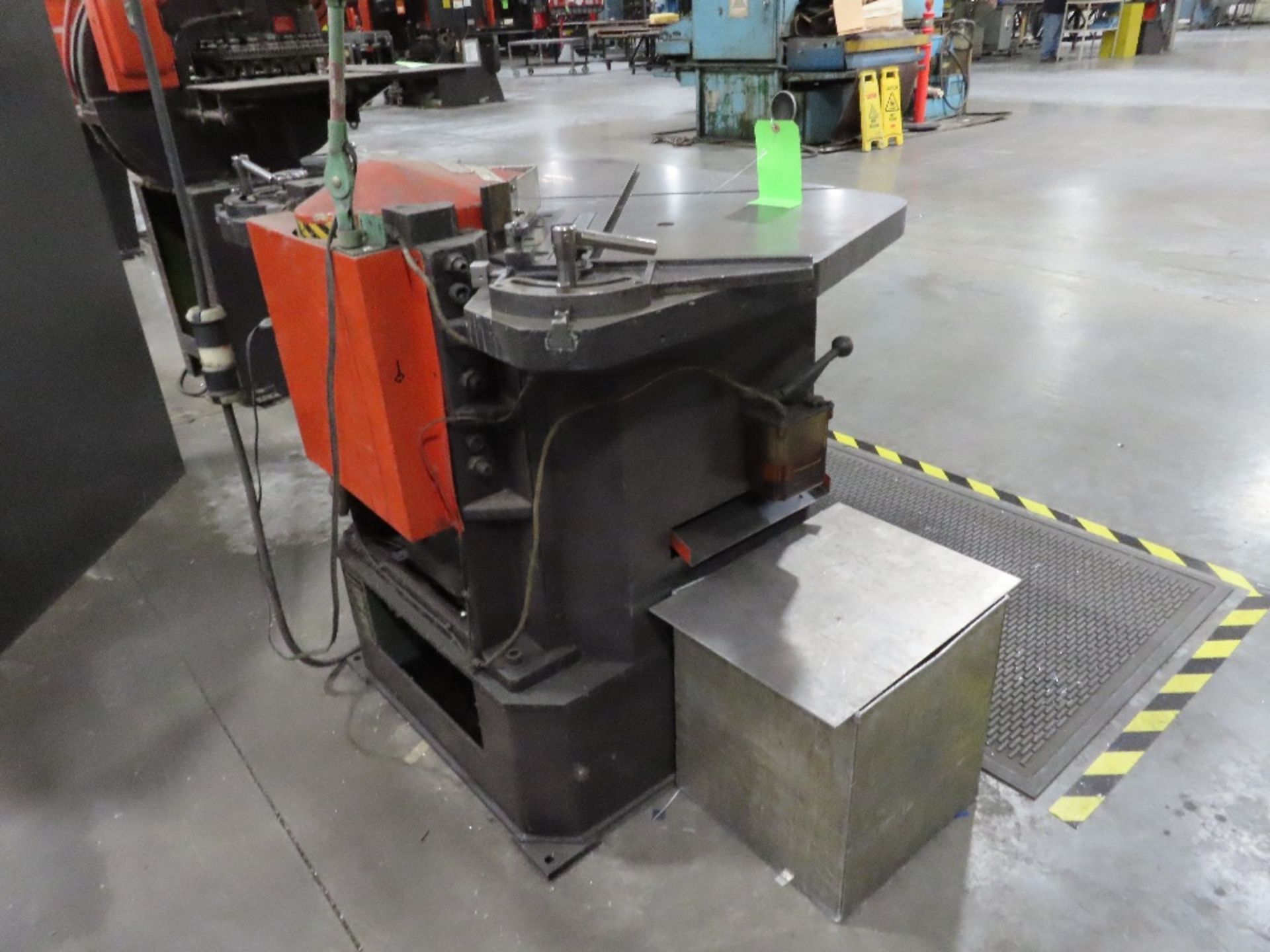 Amada mod. CS-220, Corner Notcher, 10-Ton - Image 4 of 5