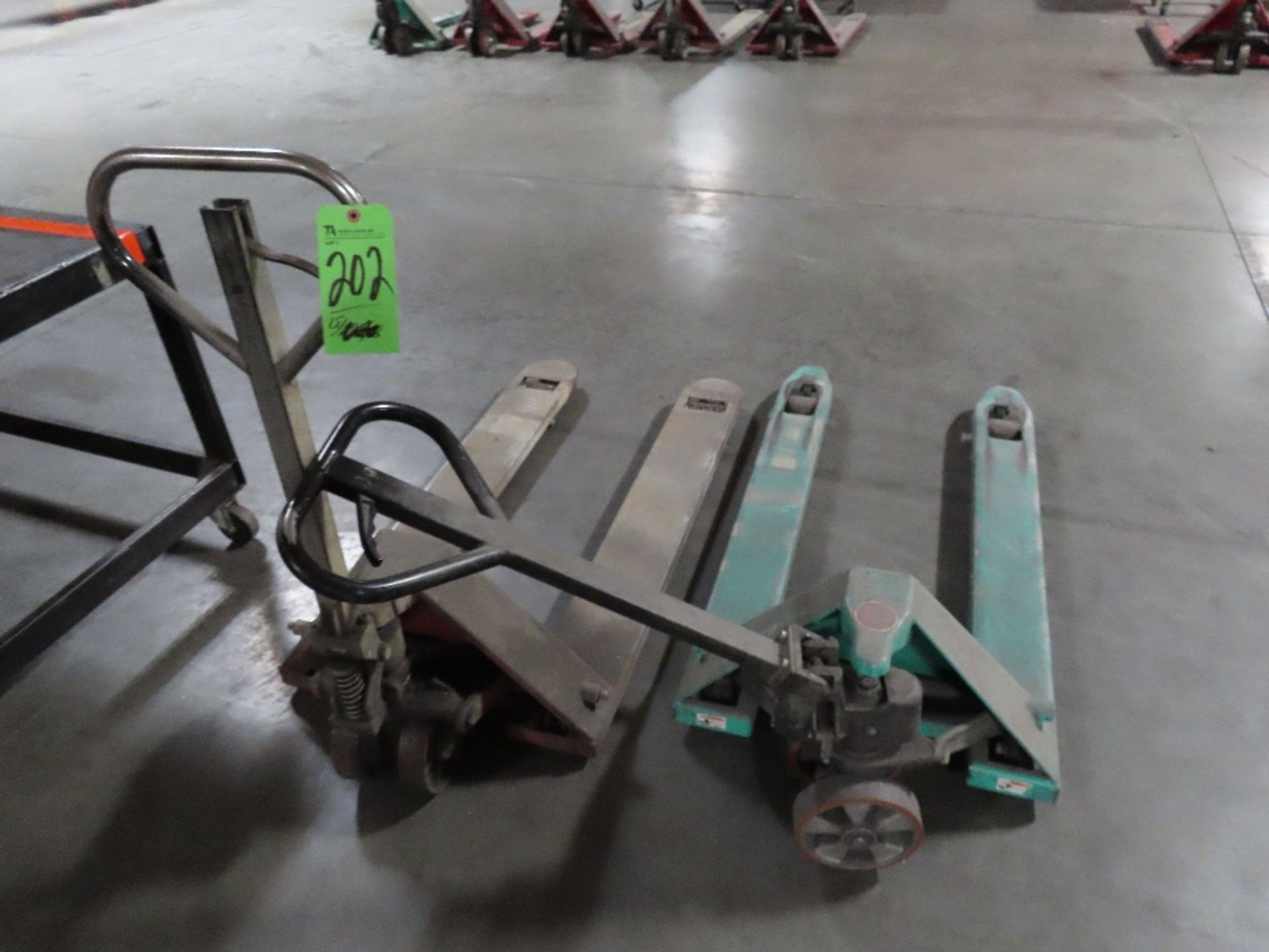 (Lot) Pallet Jacks (Need Service)