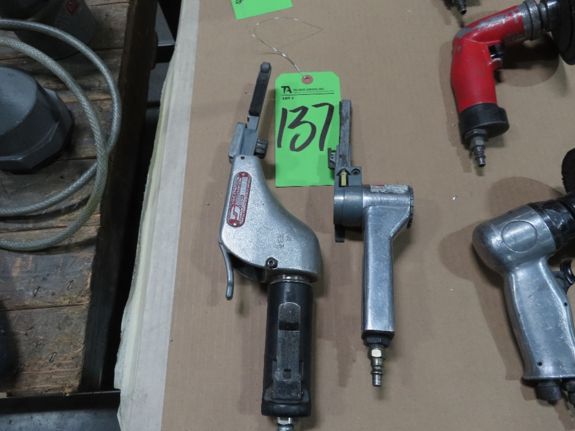 (Lot) Dayton Pneu. Belt Sander