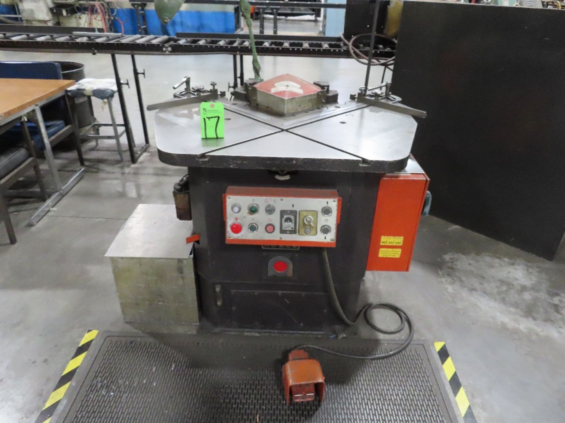 Amada mod. CS-220, Corner Notcher, 10-Ton