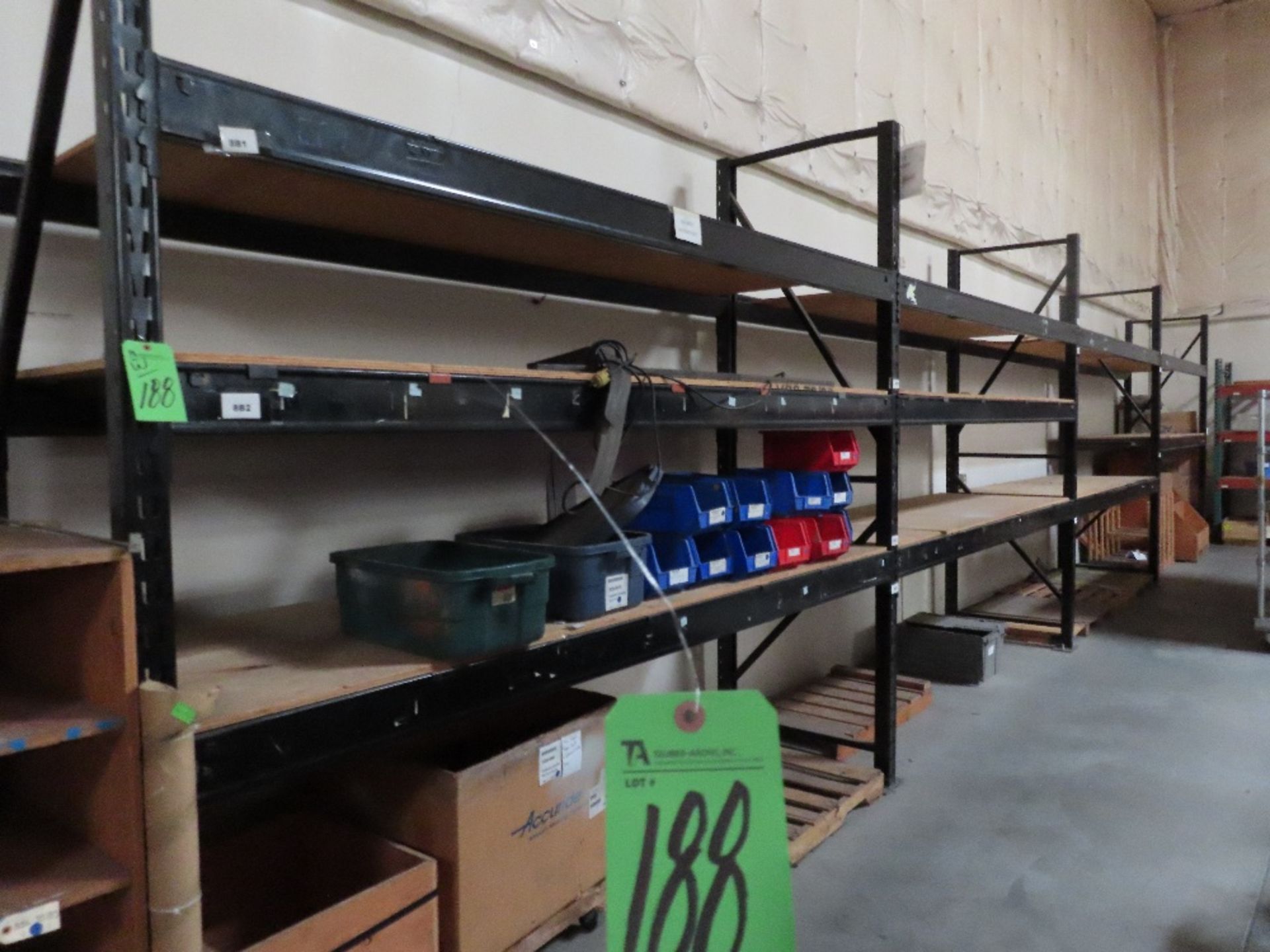 (Lot) Racking, Wire Racks, Shelving, Plastic - Image 4 of 7