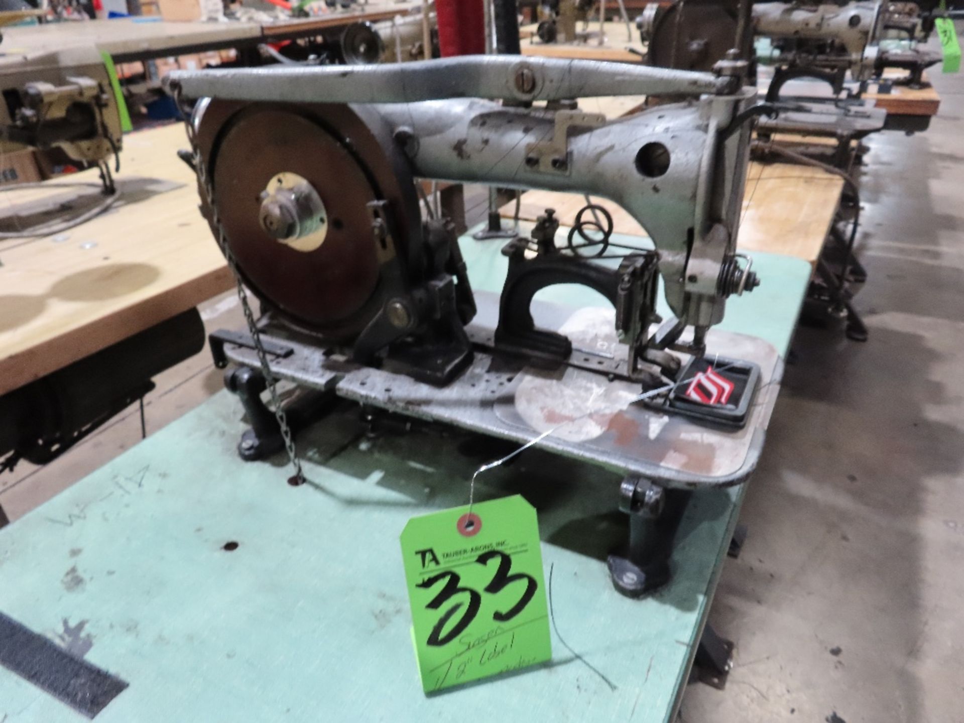 Singer 2'' Label Sewing Machine - Image 2 of 2