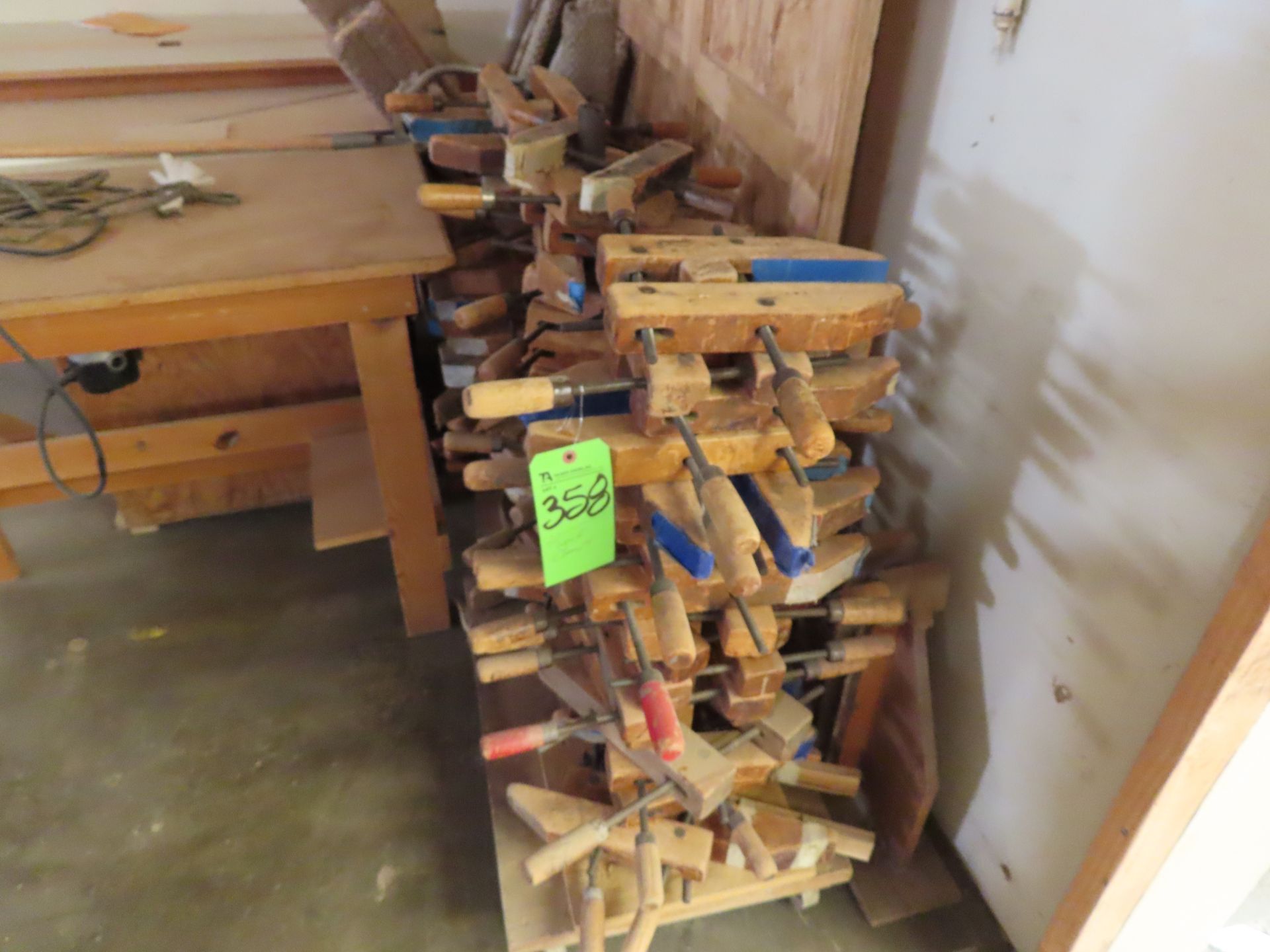 (Lot) Wood Clamps