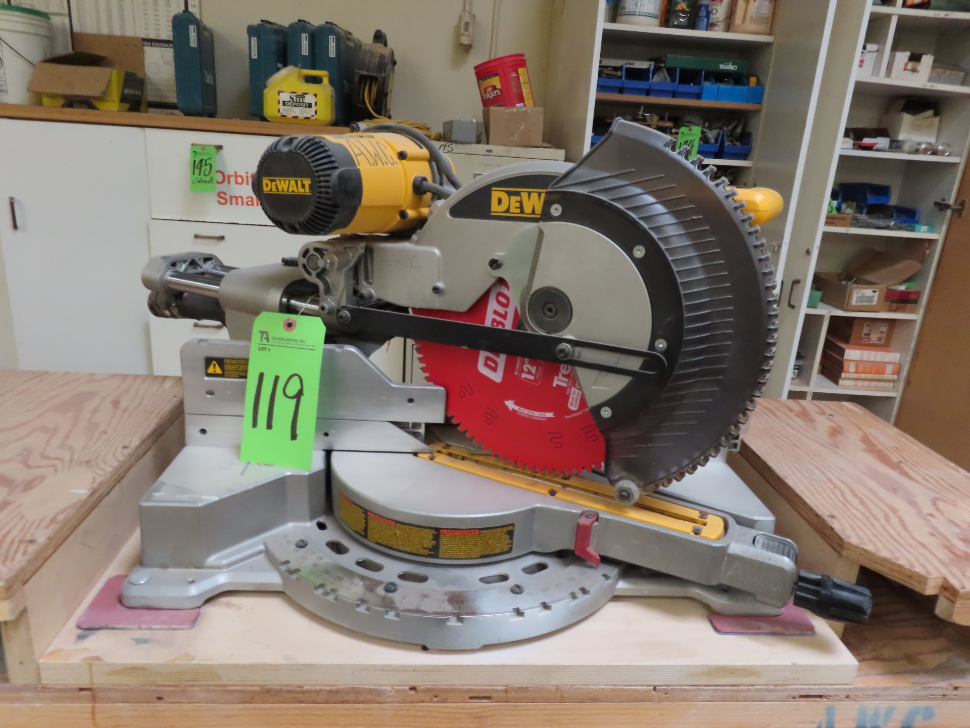 DeWalt 12'' Compound Miter Saw