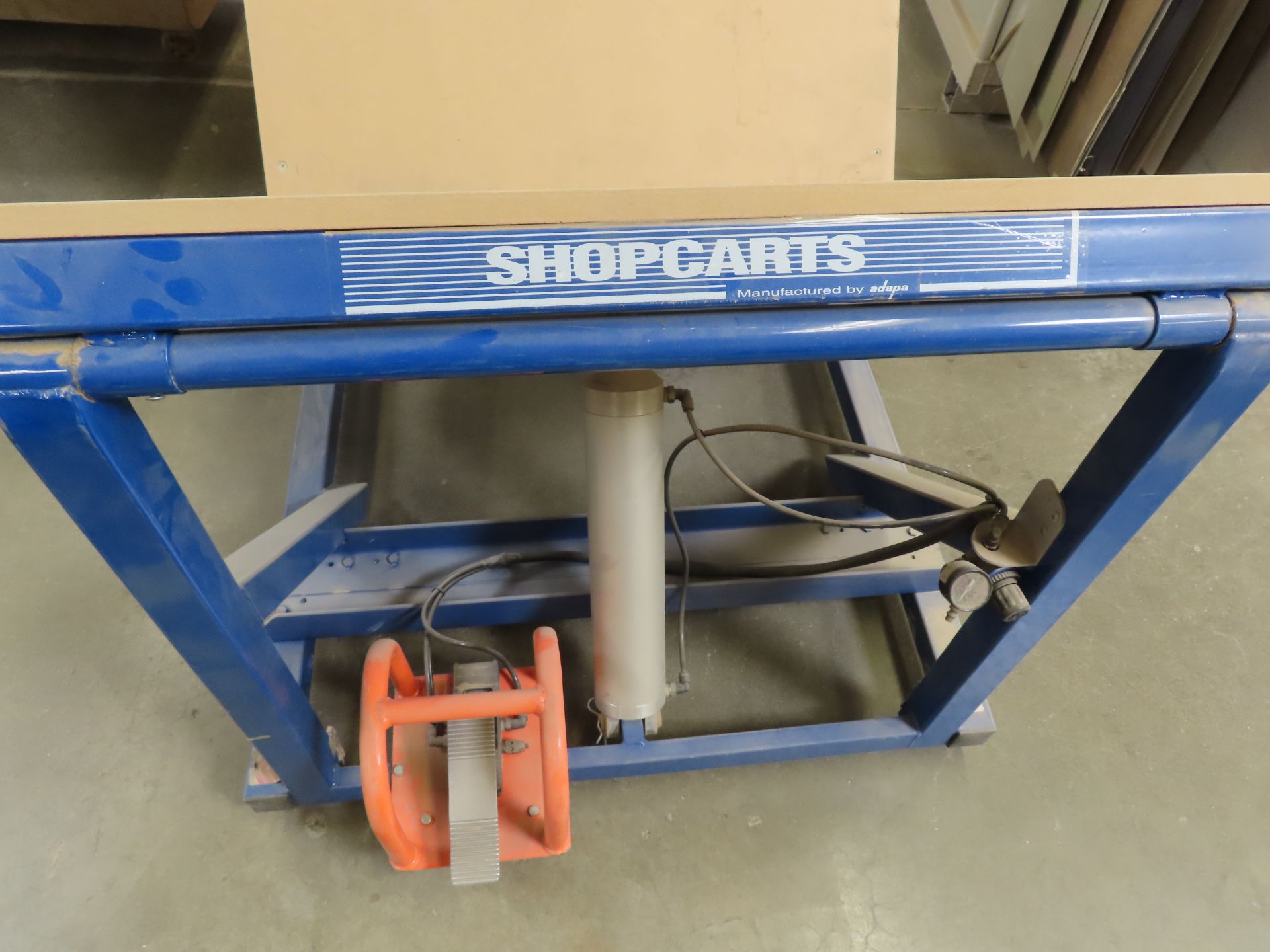 Shop Carts, Panel Flipper Pneu - Image 2 of 2