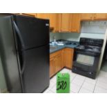 (Lot) Refrigerator & Stove