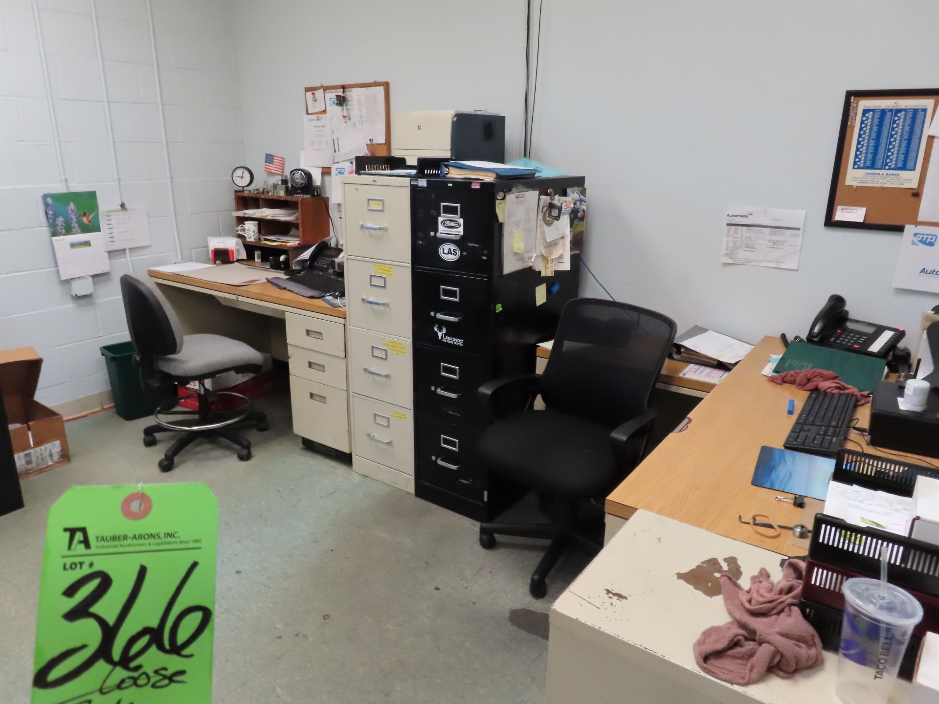 (Lot) Loose Office Furniture in Room (No Manuals, NO MONITORS, NO COMPUTERS