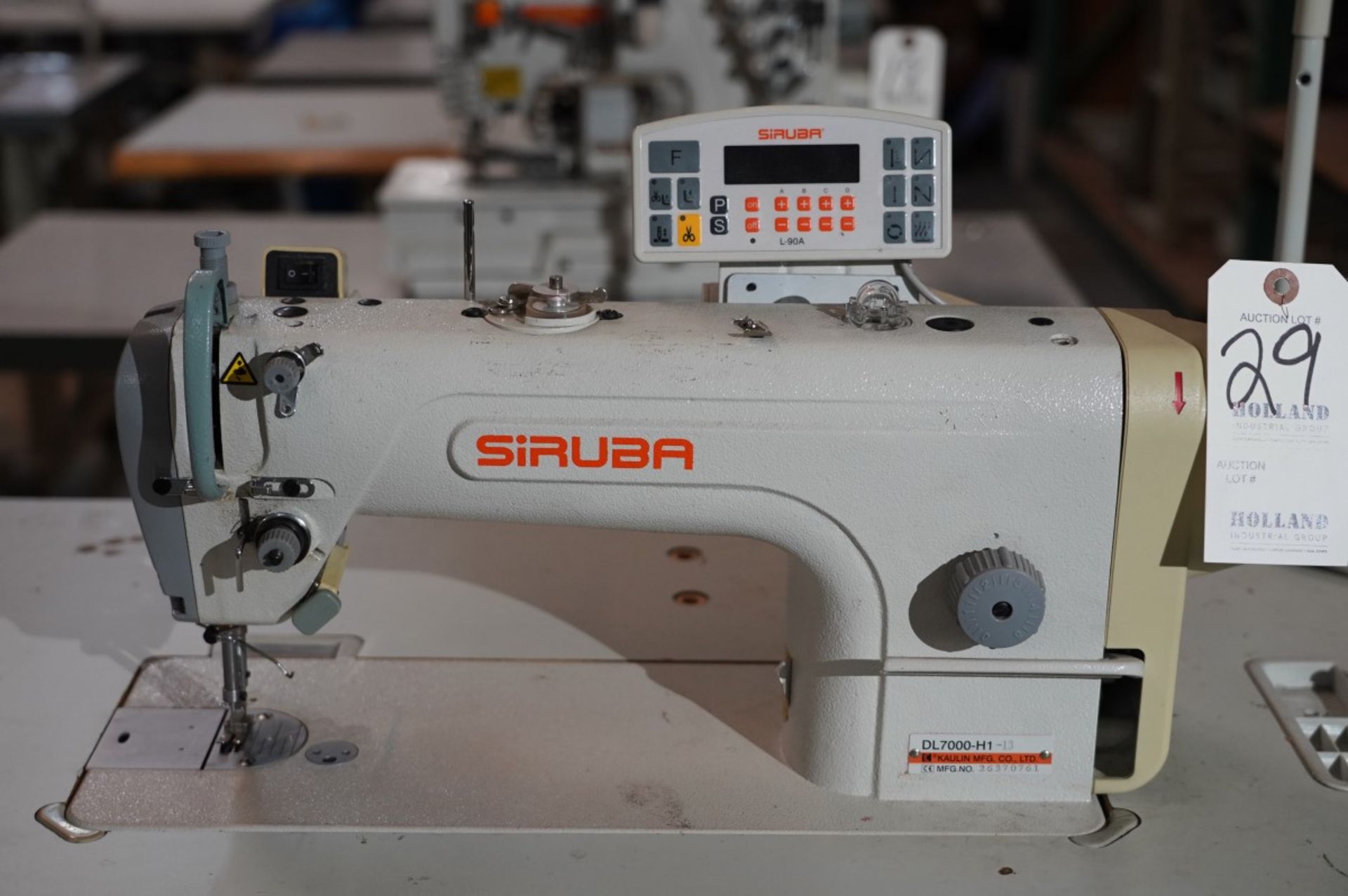 Siruba Lockstitch Sewing Machine Model DL7200-BH1-13 S/N 26370761, With Thread Trimmer, Adjustable