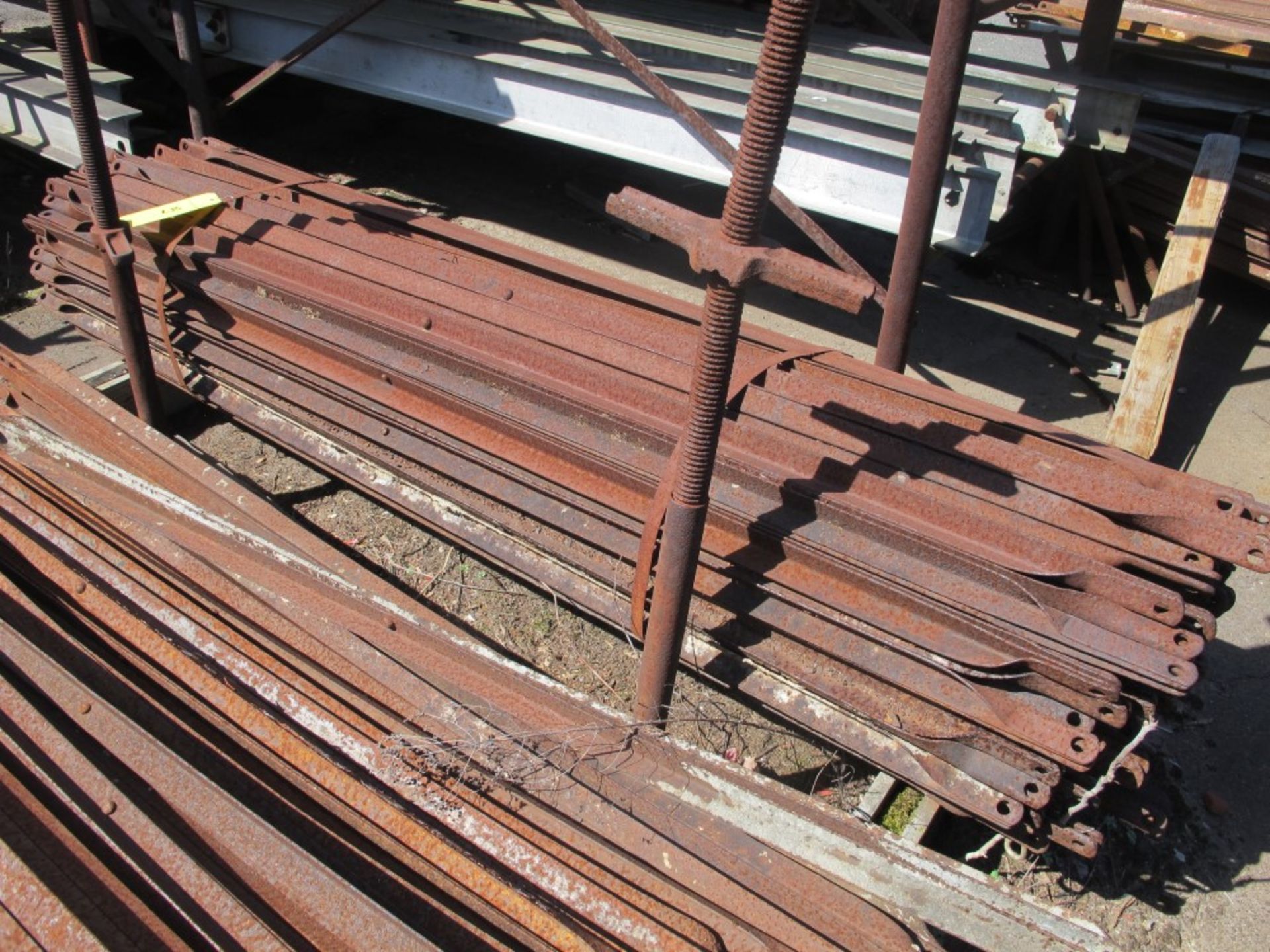 Lot of (200) Cross Brace 2' 6' (Waco #253.06)