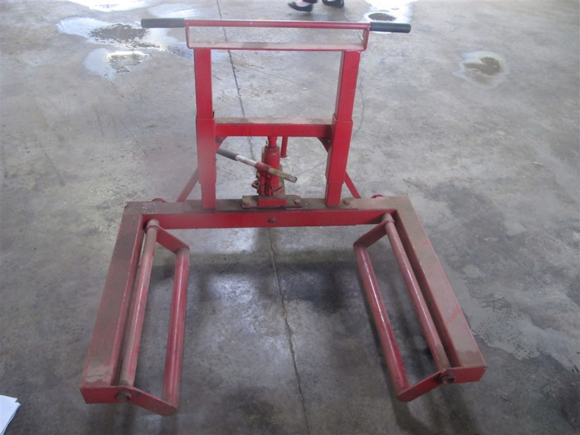 Portable Roll/Tire Hydraulic Lift - Image 2 of 2