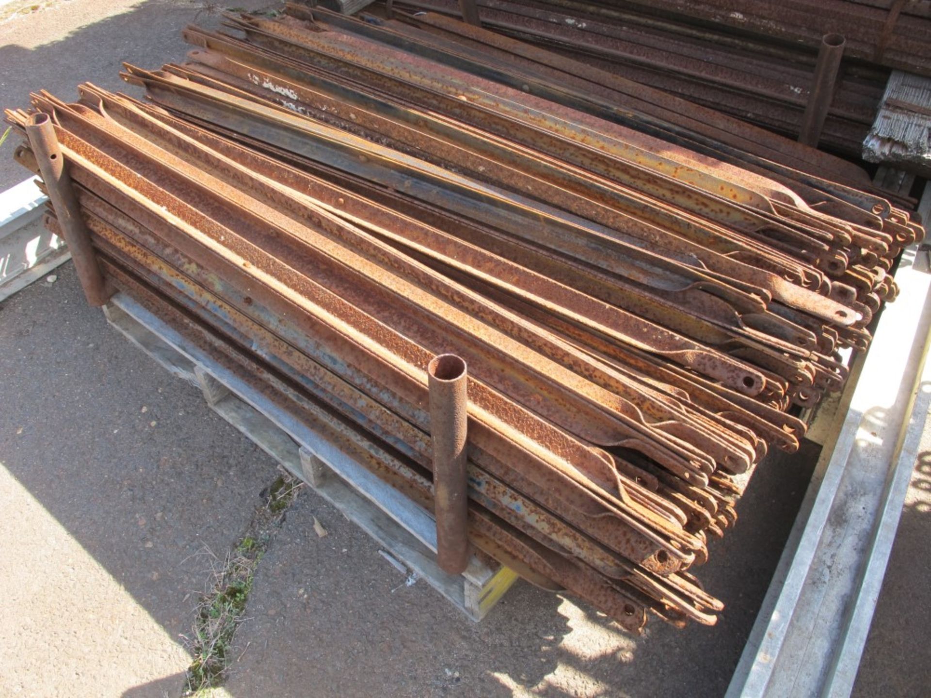 Lot of (300) Cross Brace 2' x 4' (Waco 253.04)