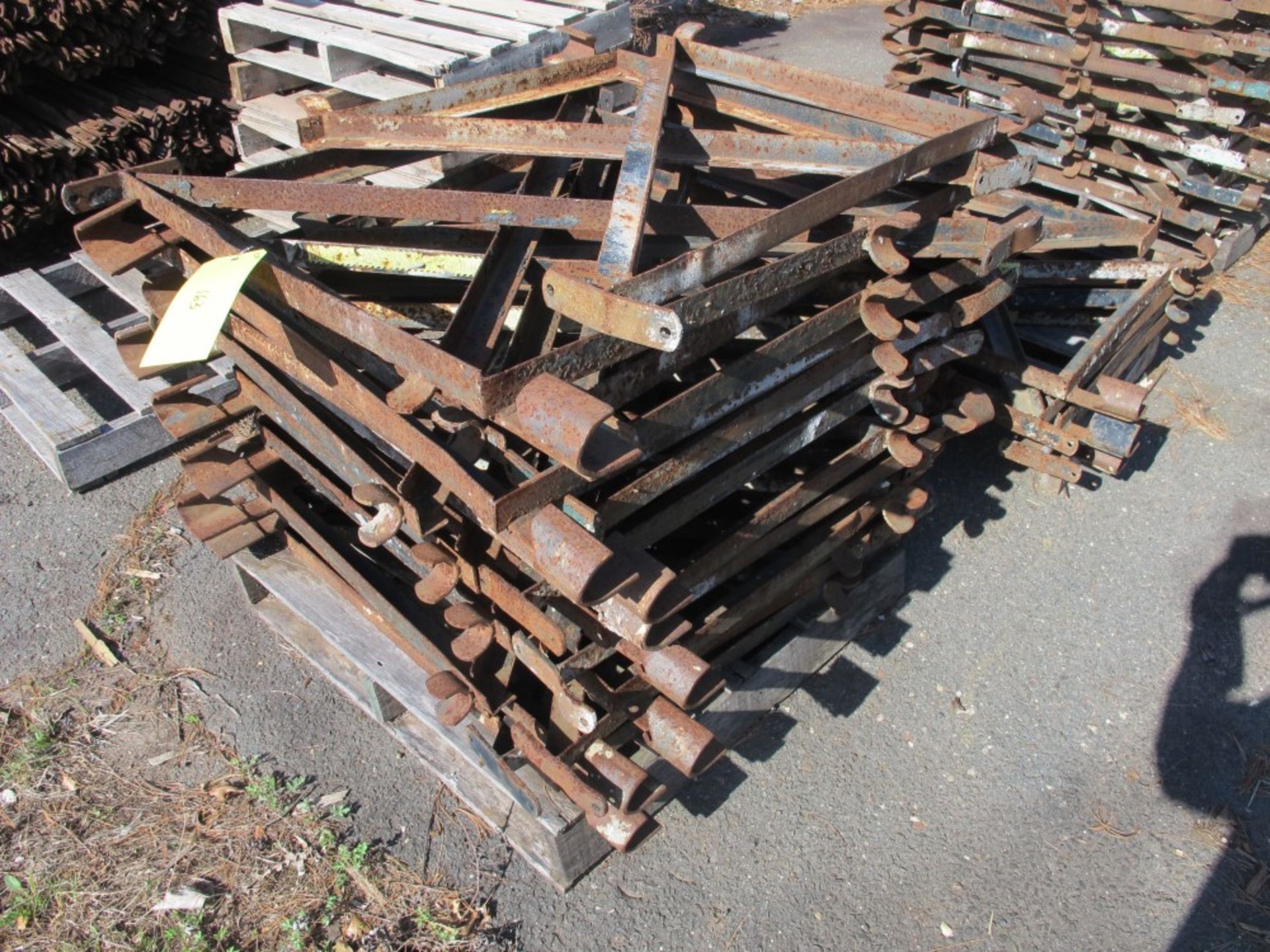 Lot of (100) Side Bracket 28" (Waco #332.28)