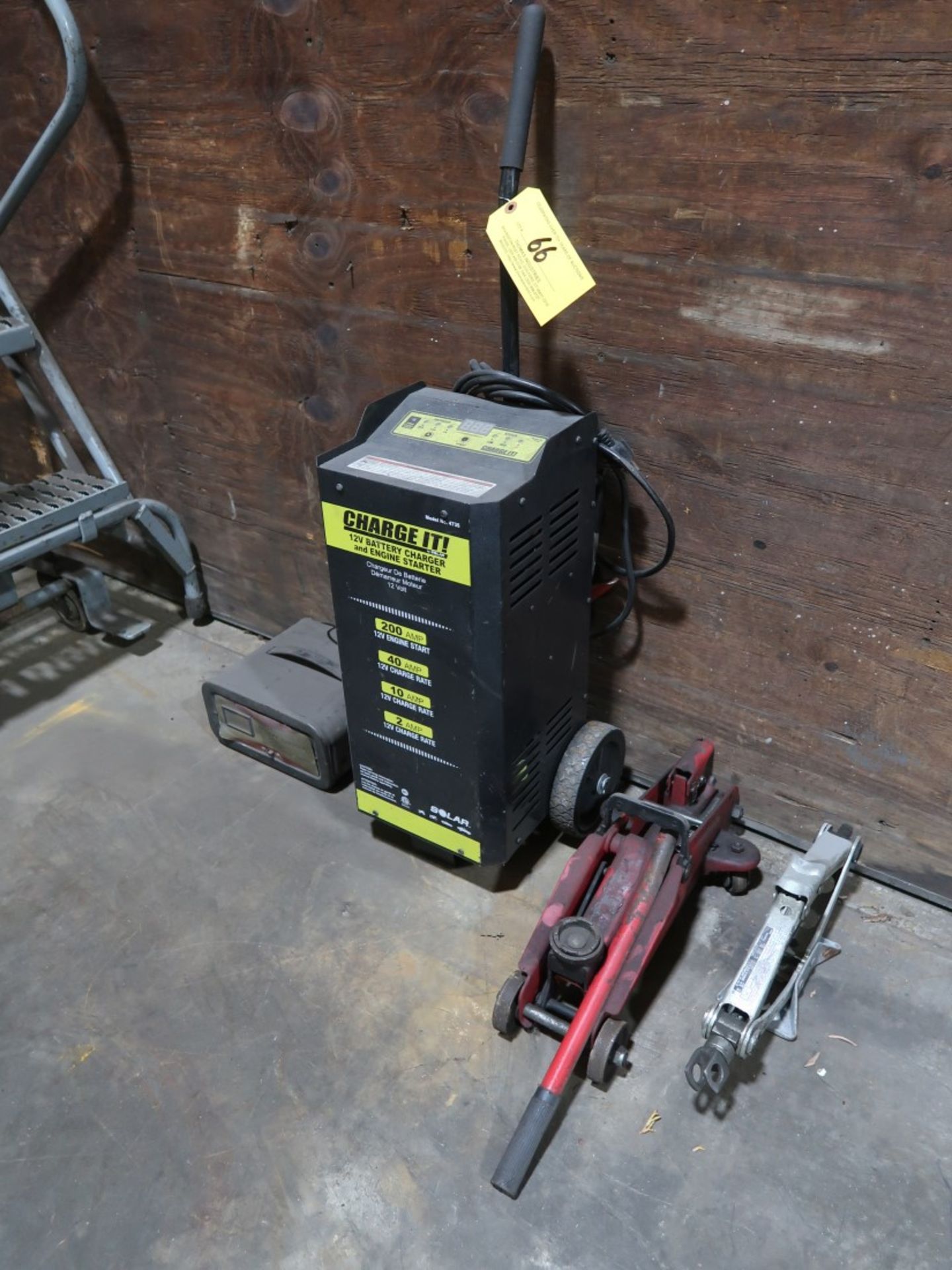 Battery Charger Model 4735, 12 V